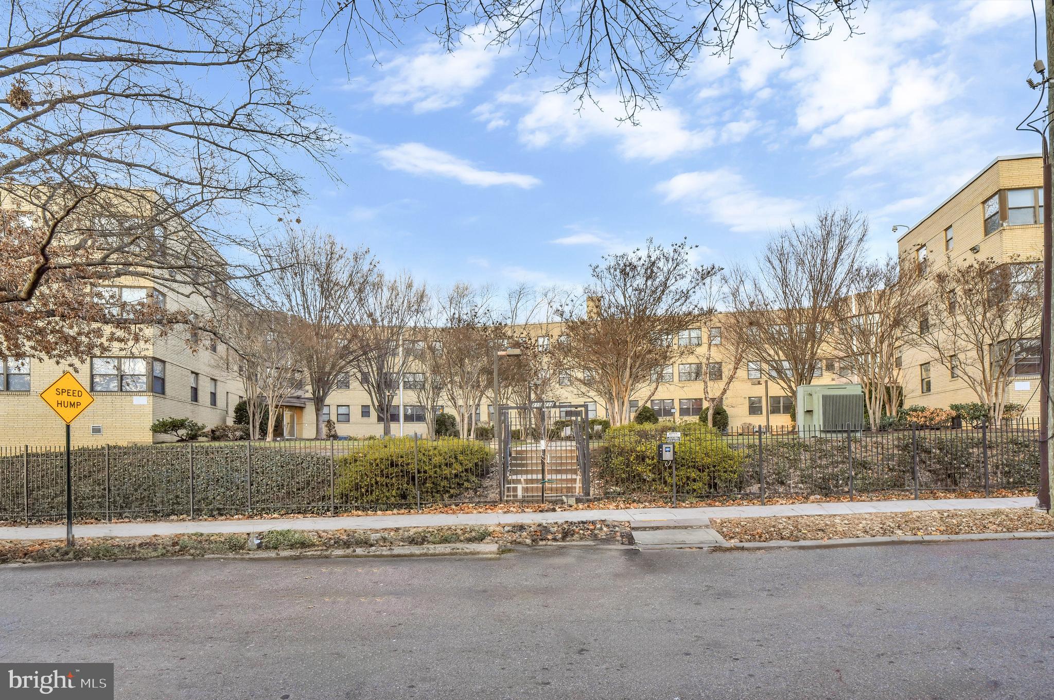 212 OAKWOOD STREET 212 SE B5