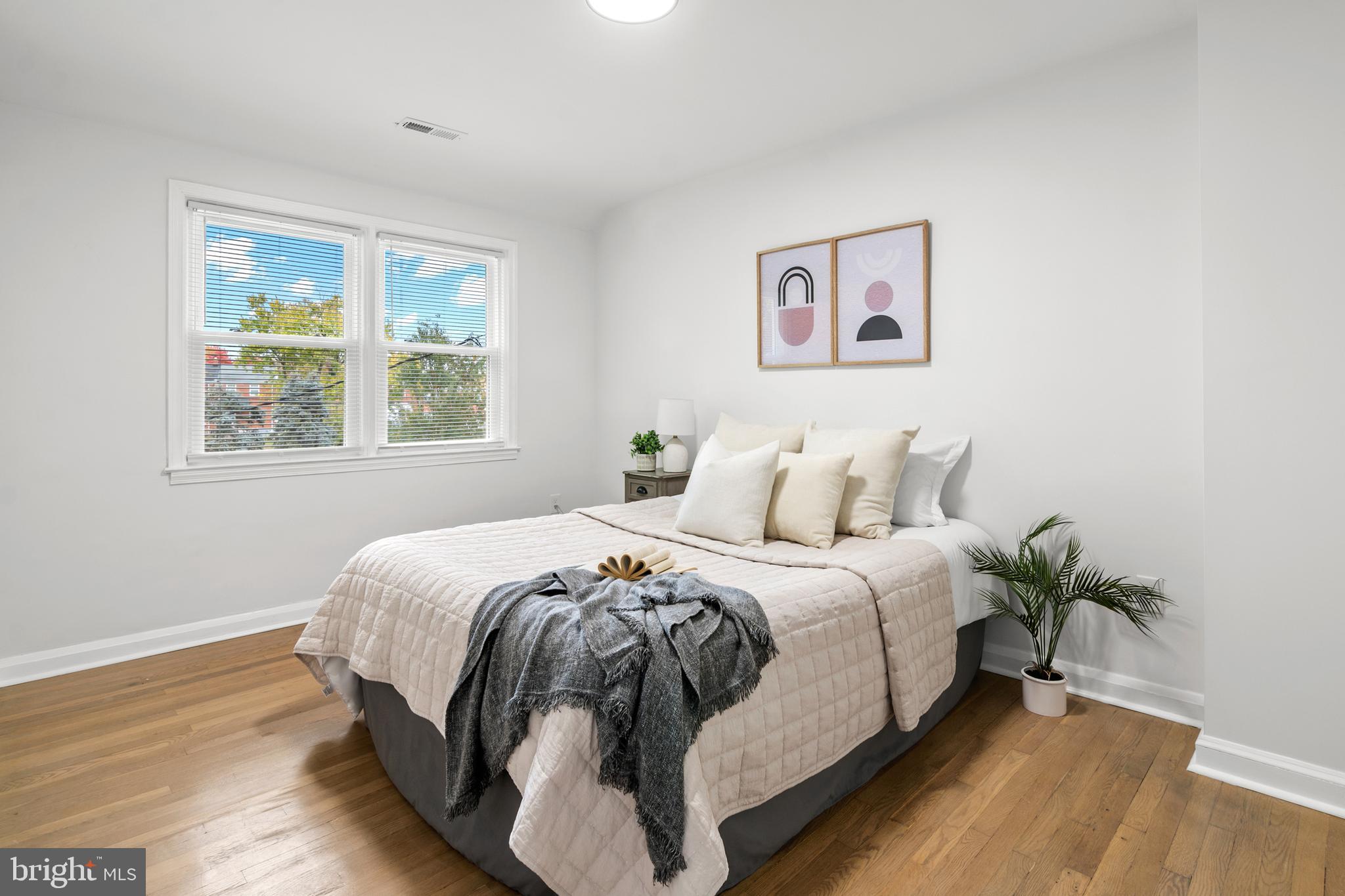 IDLEWOOD - Residential