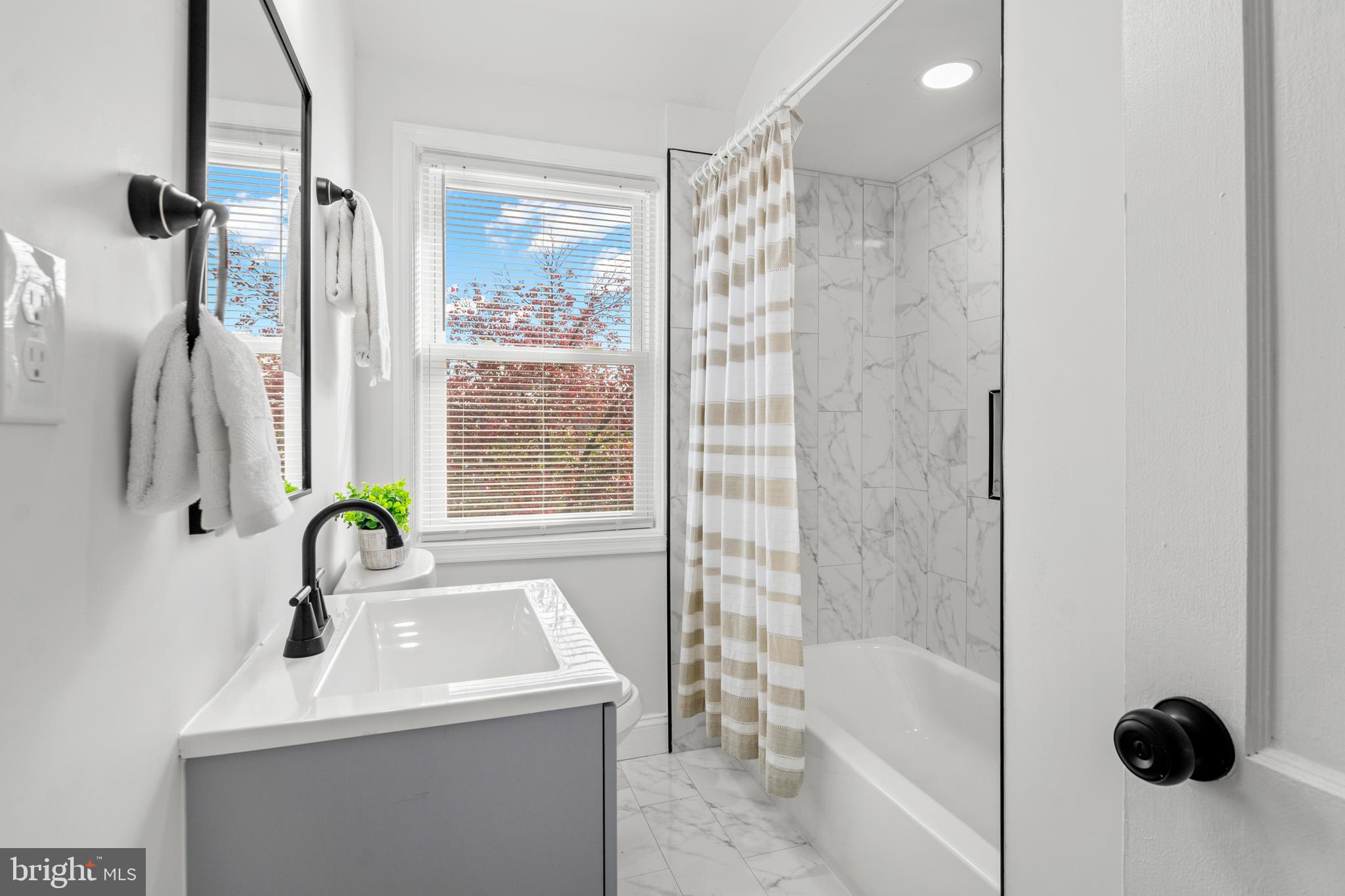 IDLEWOOD - Residential