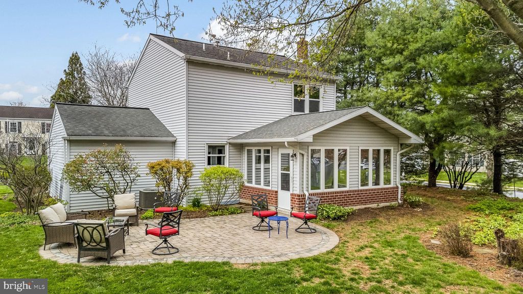 Photo of 465 Sturbridge Drive, LITITZ, PA 17543 (MLS # PALA2068648)