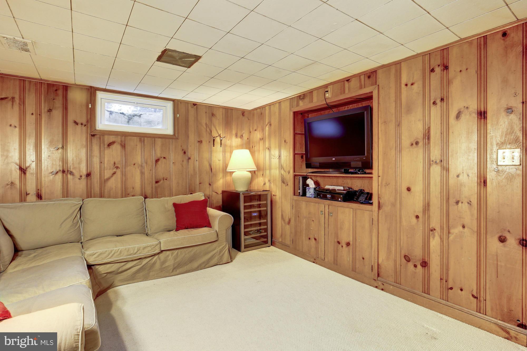 ARLINGTON FOREST - Residential