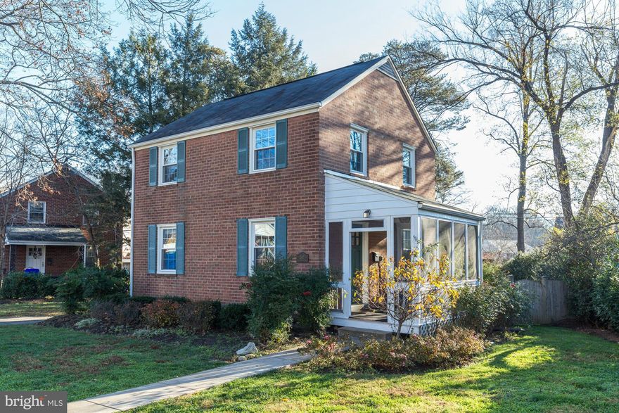 Beautiful 3 bedroom/2 bath colonial in Arlington Forest. Stunning detached single family home on large lot w/ finished basement/rec room, large deck & spacious fenced yard perfect for entertaining, updated bathroom, & renovated kitchen with stainless steel appliances. Steps to Arlington Forest Club, W&OD Trail, & Lubber Run Park. One mile to Ballston Metro & shops/restaurants.