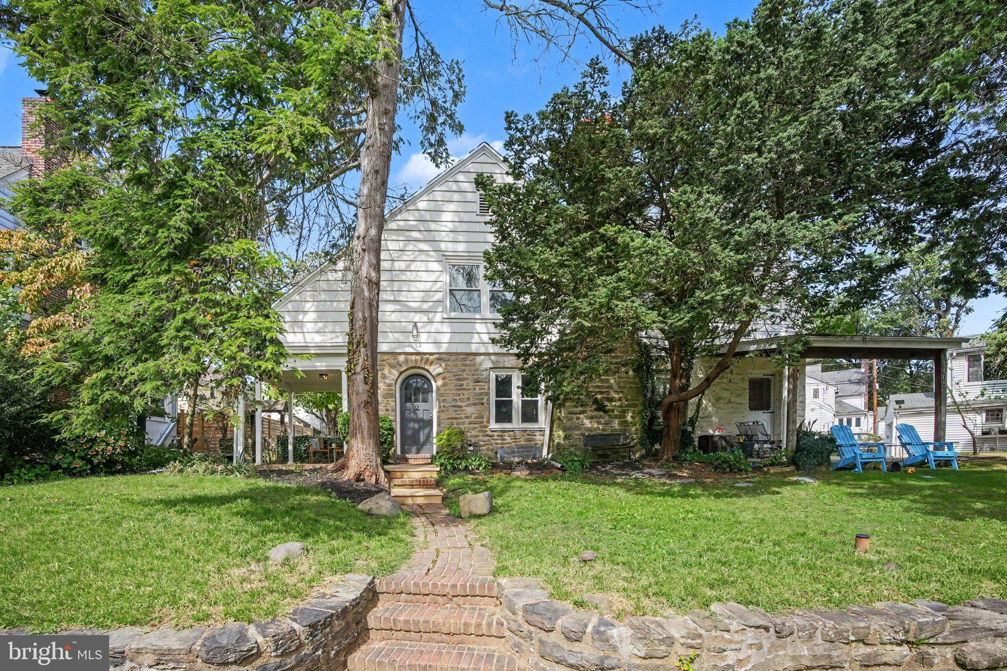 1407 SURREY LANE