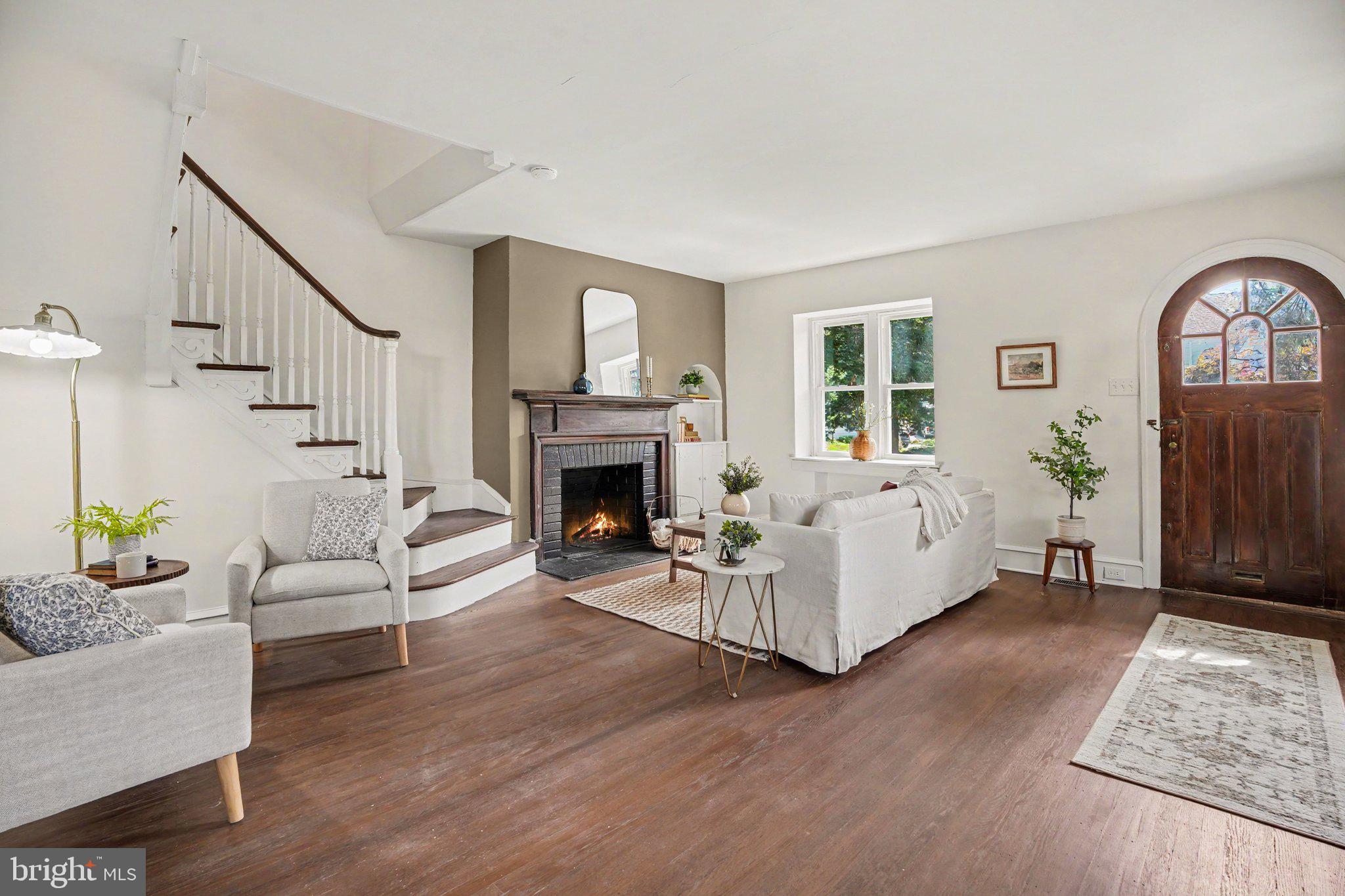 1407 SURREY LANE