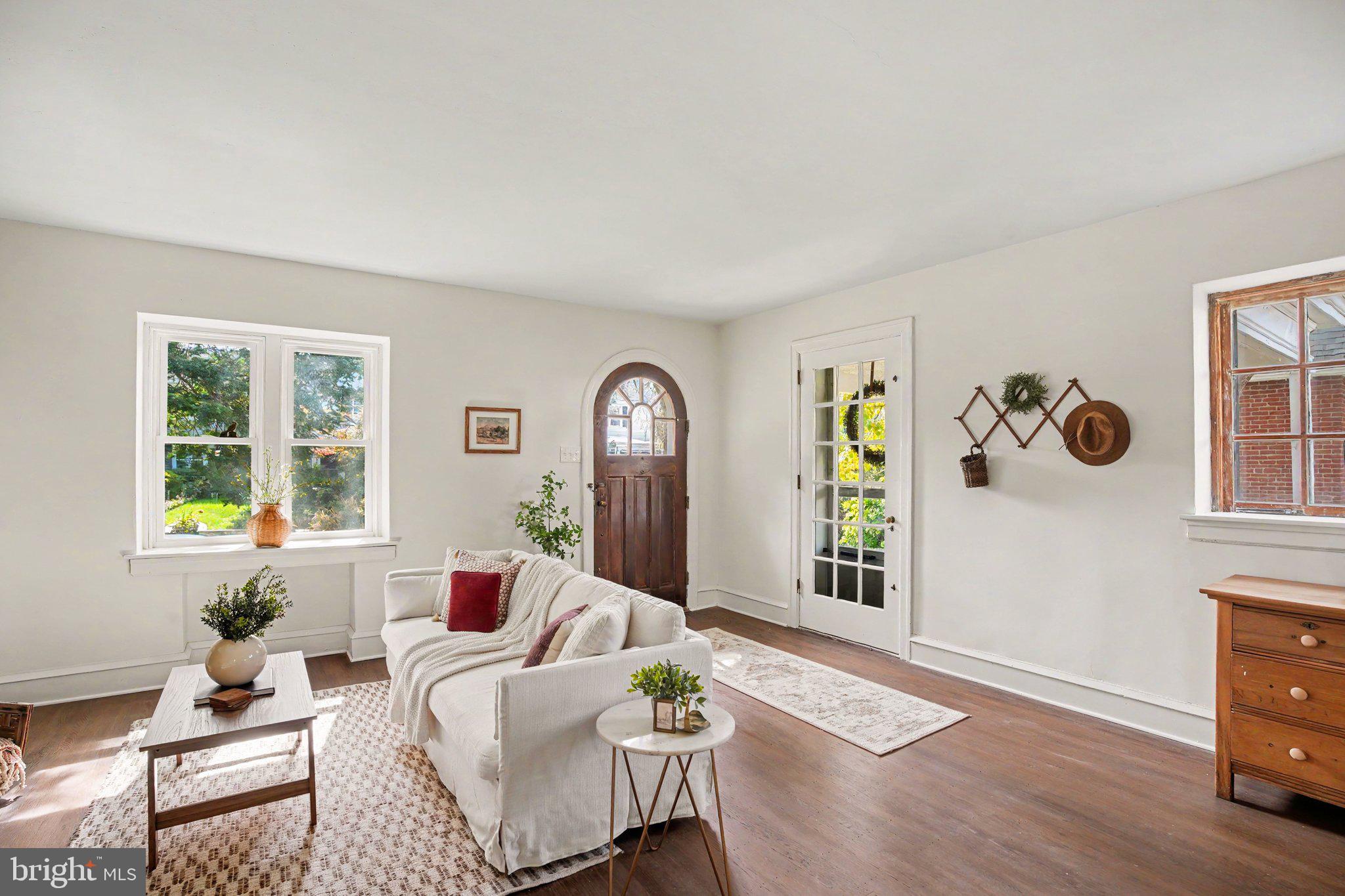 1407 SURREY LANE
