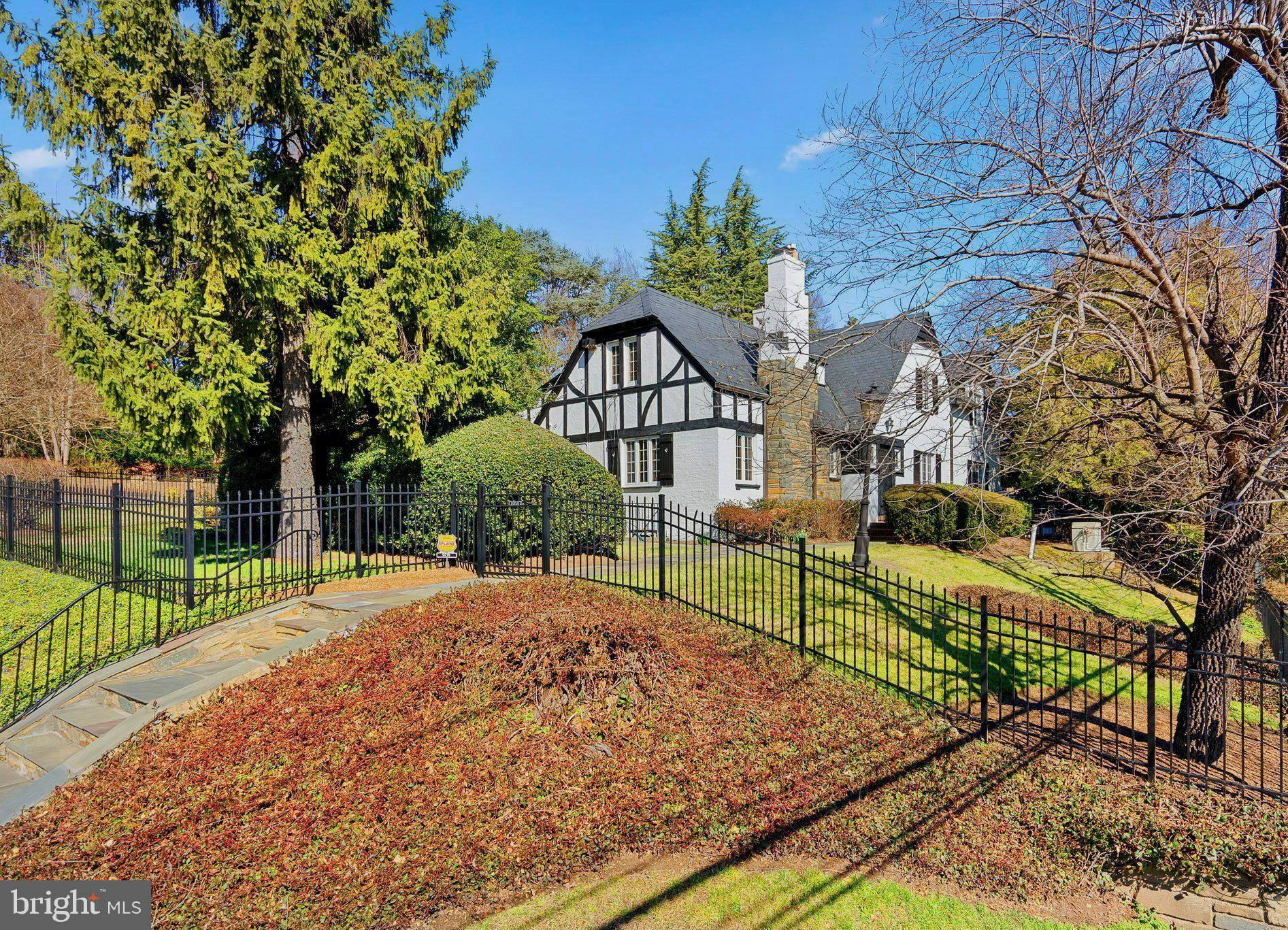 WOODSIDE PARK - Residential