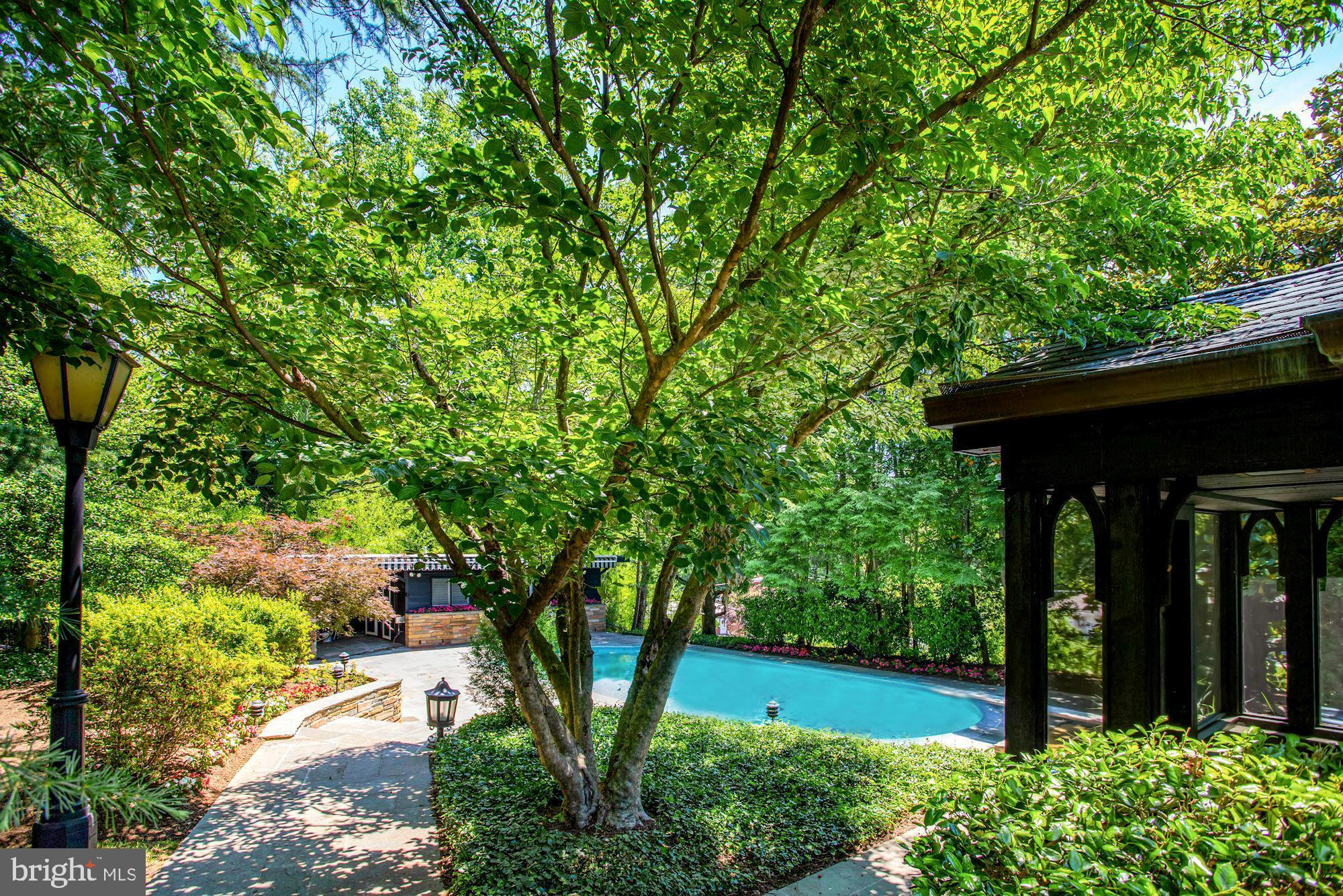 WOODSIDE PARK - Residential