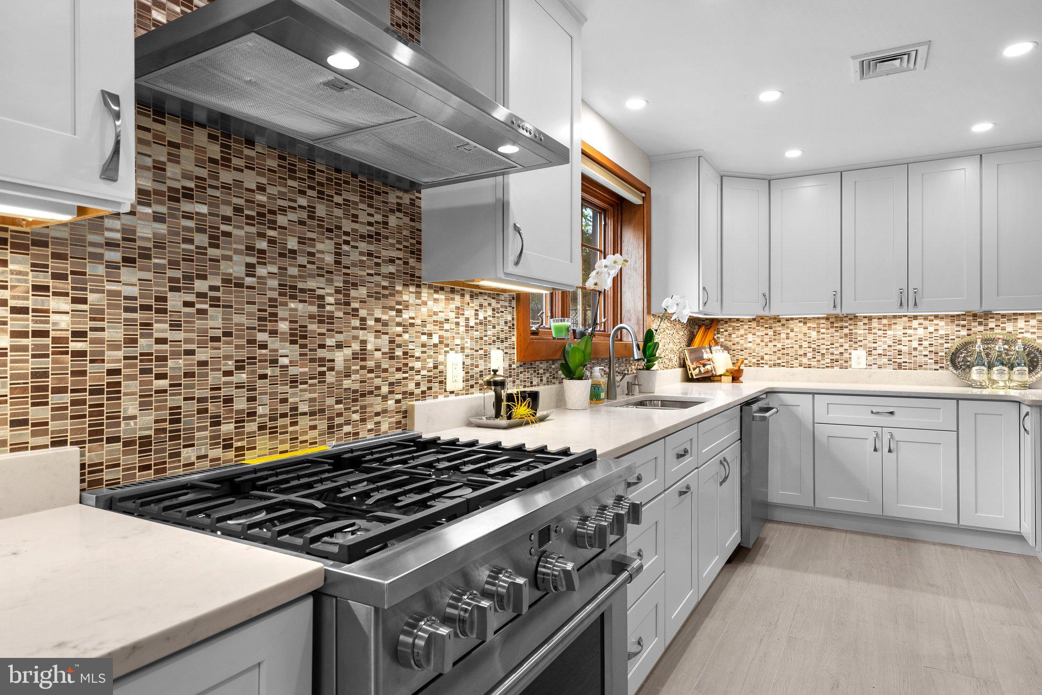 WOODSIDE PARK - Residential