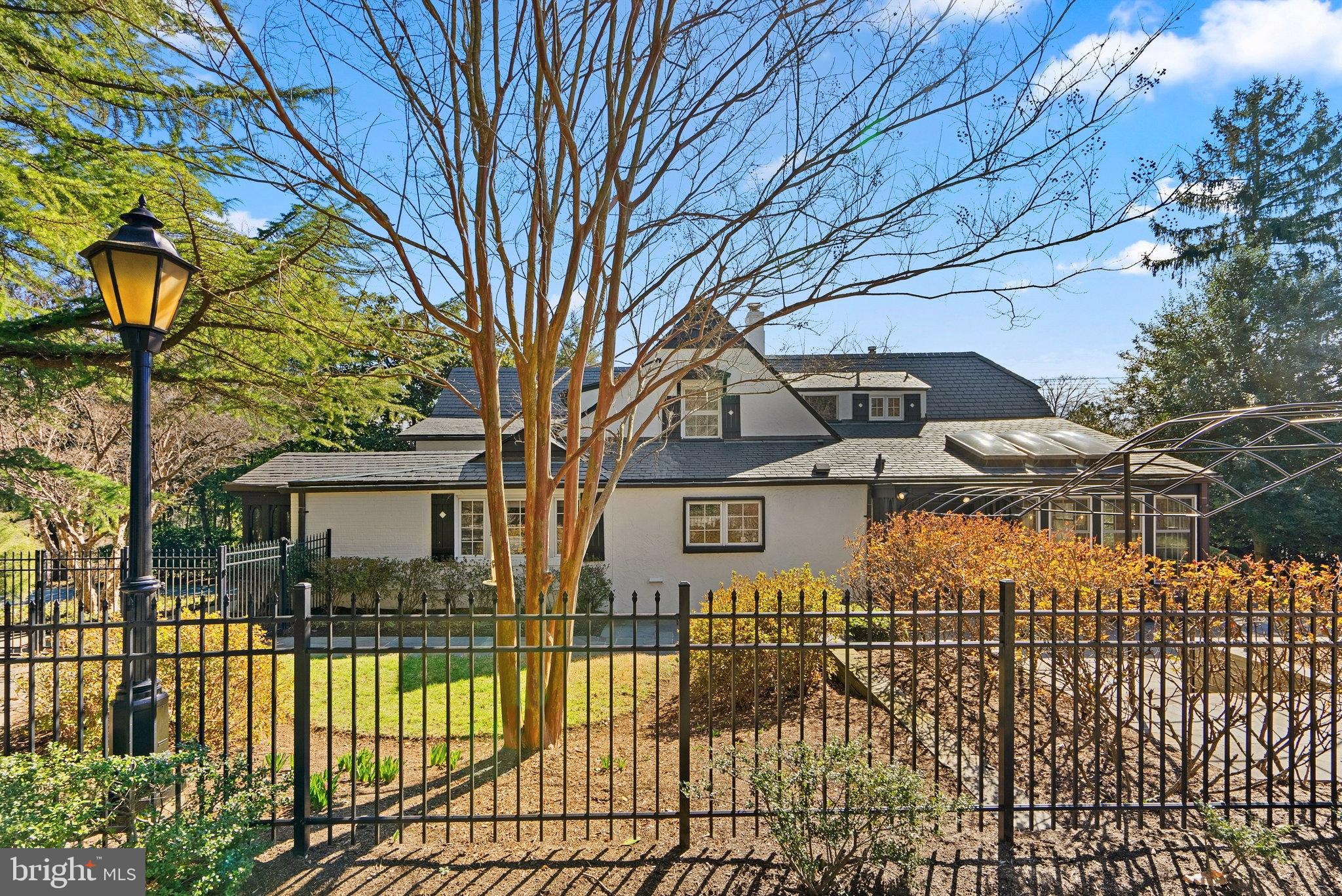 WOODSIDE PARK - Residential