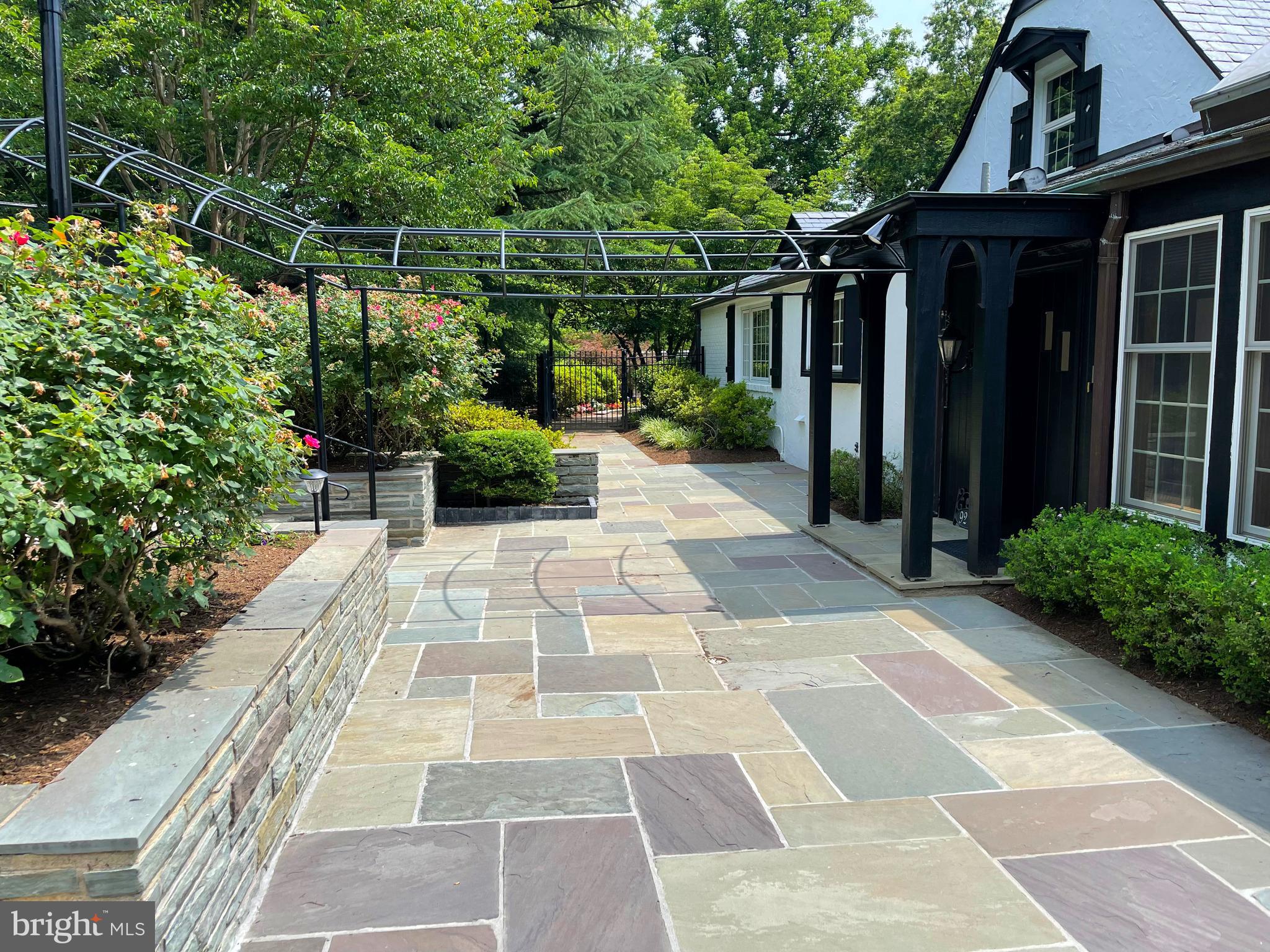 WOODSIDE PARK - Residential