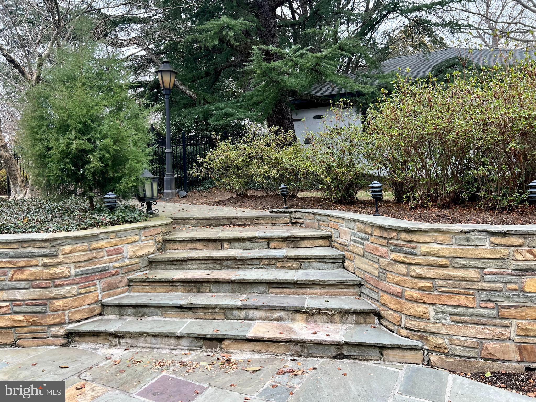 WOODSIDE PARK - Residential