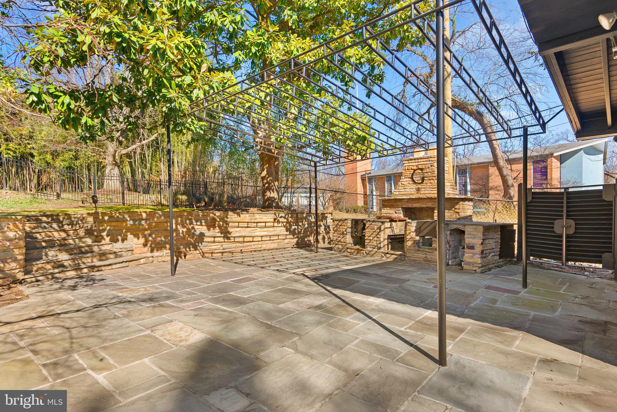 WOODSIDE PARK - Residential