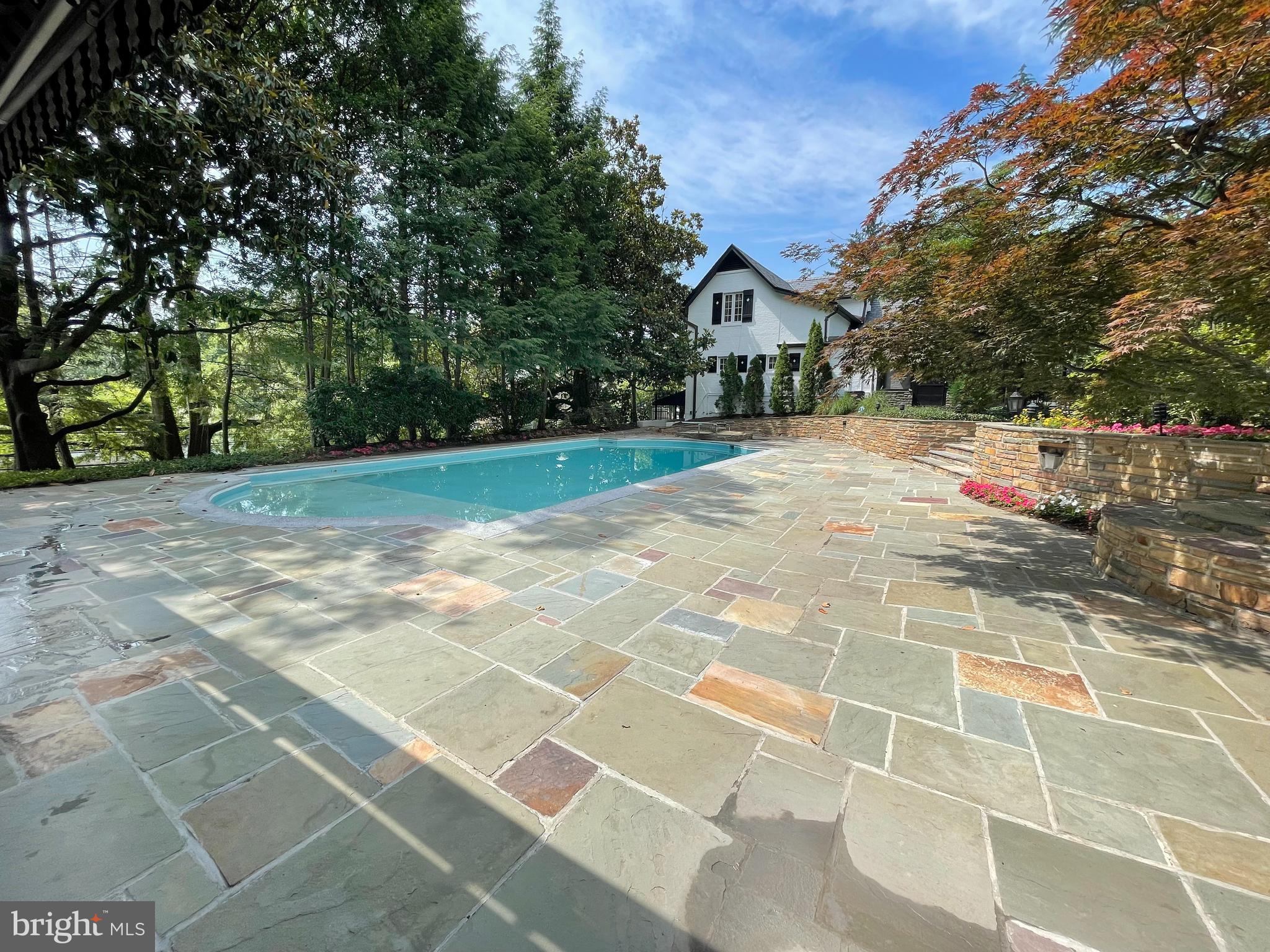 WOODSIDE PARK - Residential