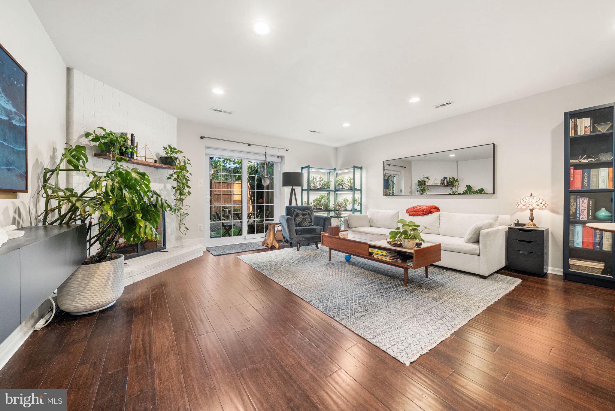 WESTHAMPTON MEWS - Residential