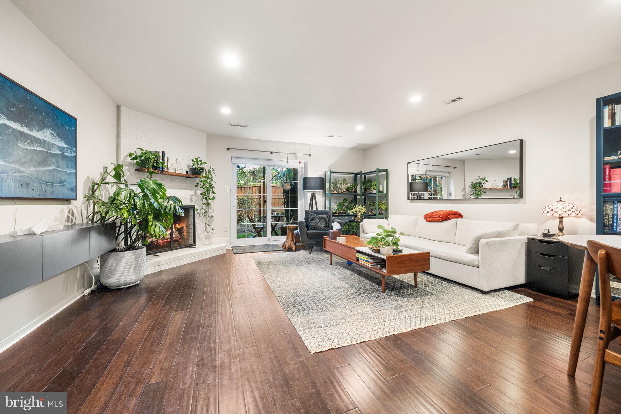 WESTHAMPTON MEWS - Residential