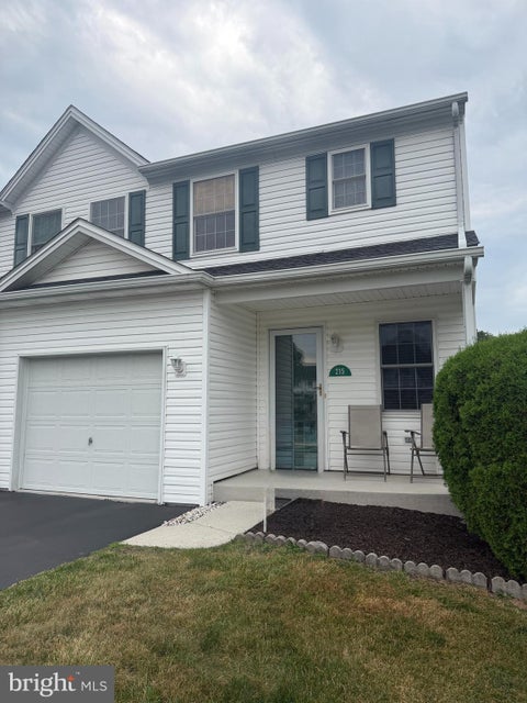 Townhouse For Sale - 215 Meadow Lane<br/> HARRISBURG, PA 17112