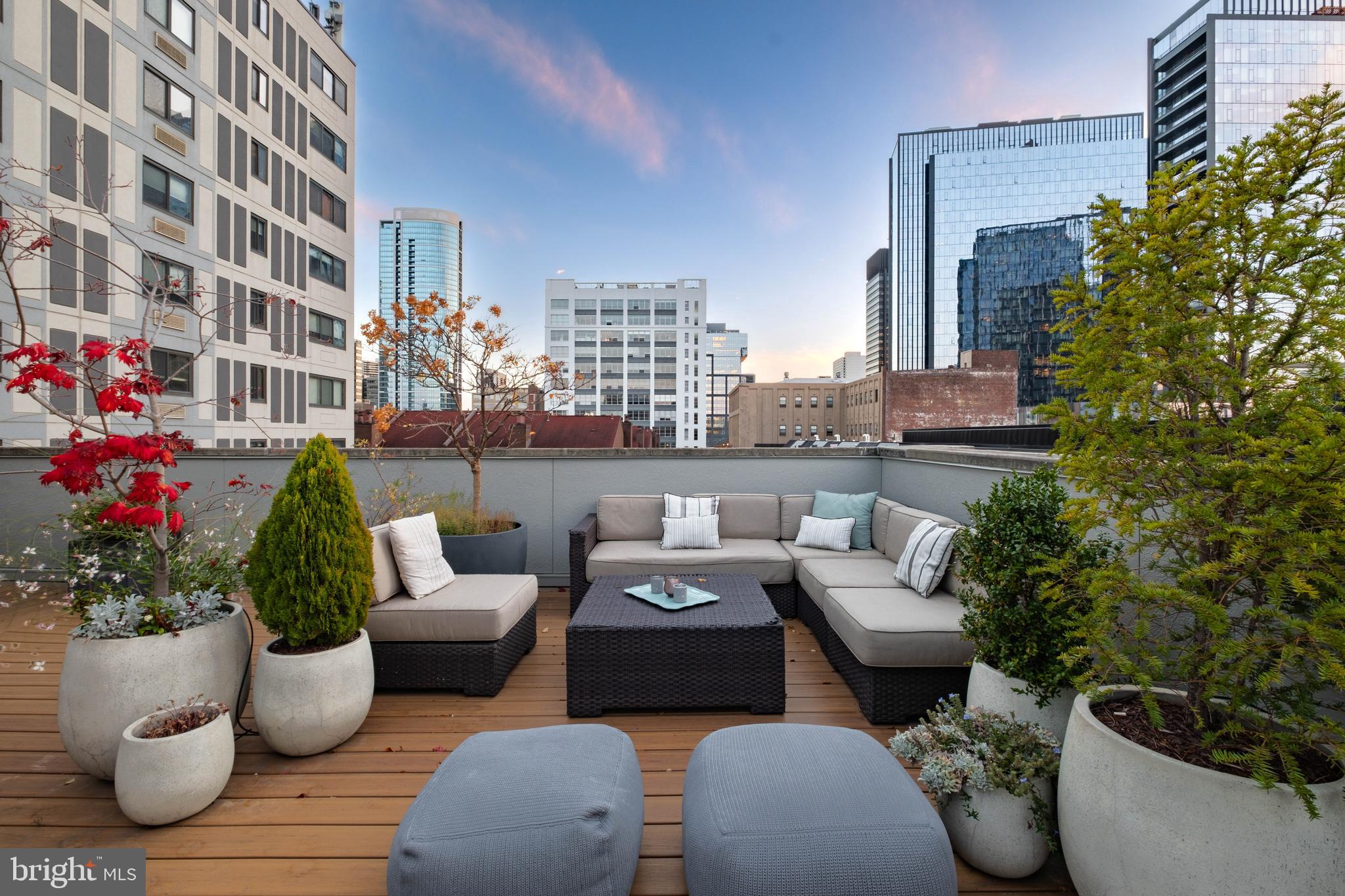 LOGAN SQUARE - Residential