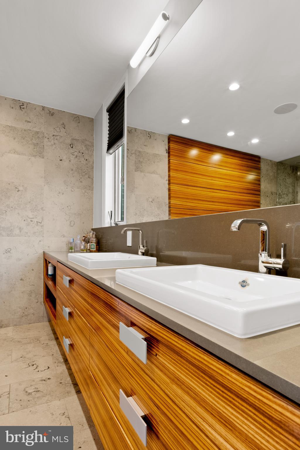 LOGAN SQUARE - Residential