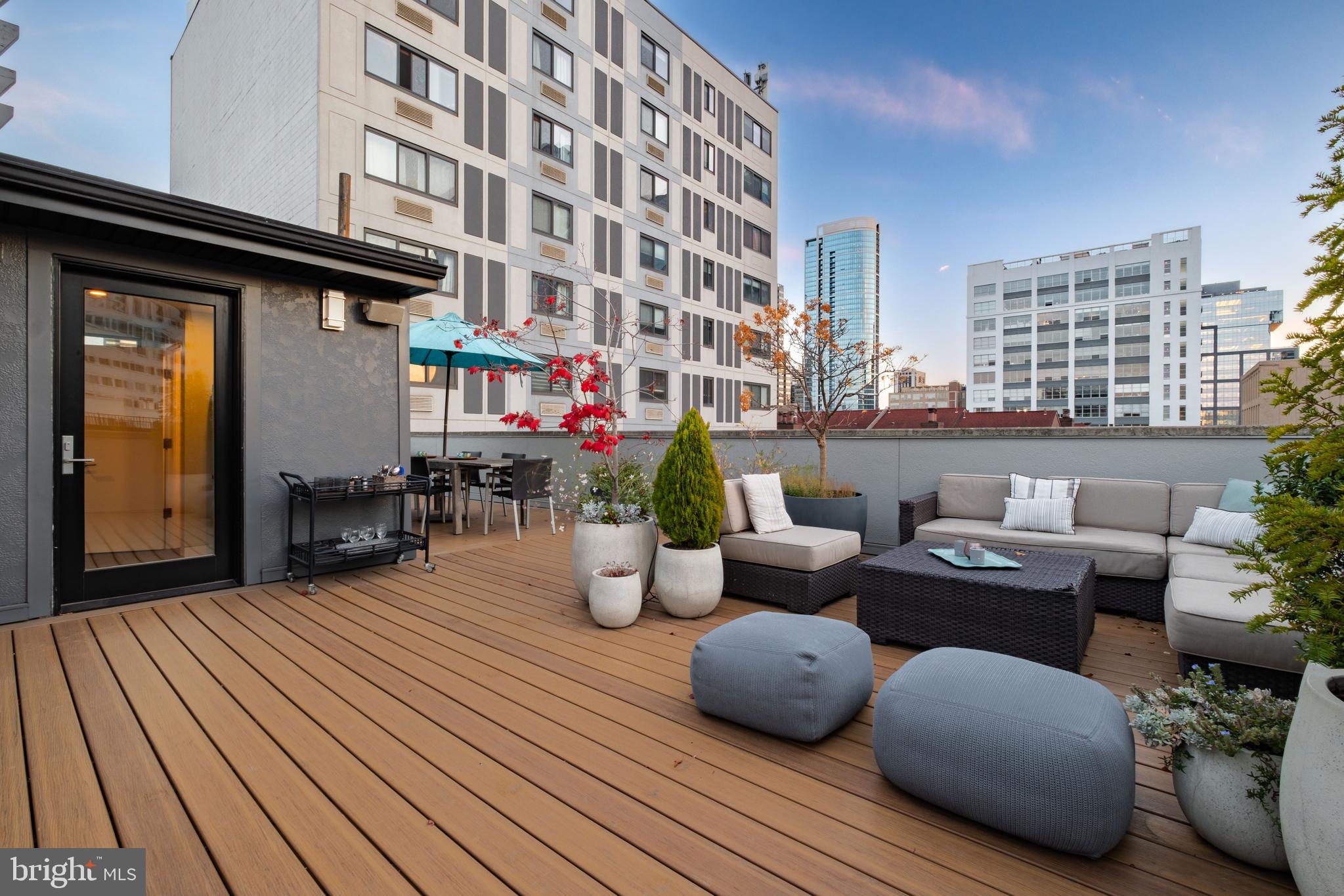 LOGAN SQUARE - Residential