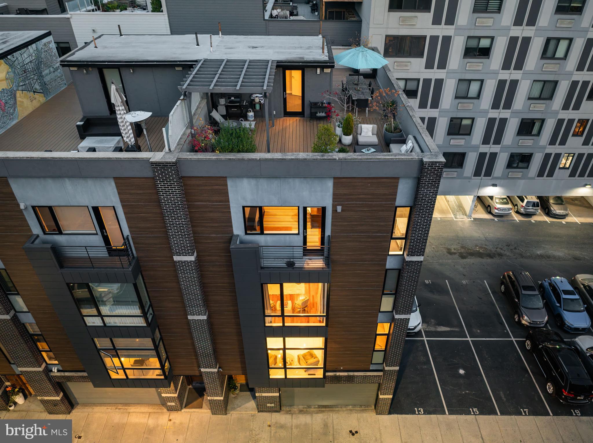 LOGAN SQUARE - Residential