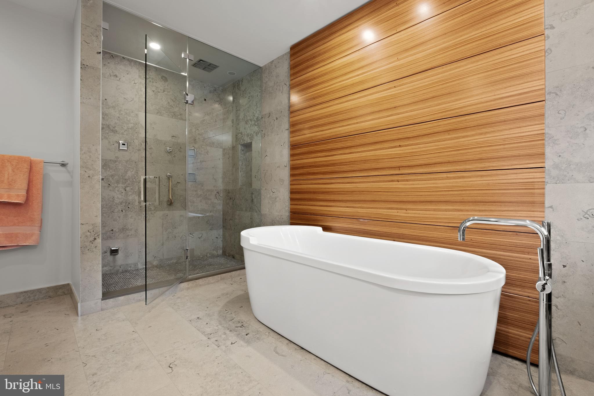 LOGAN SQUARE - Residential