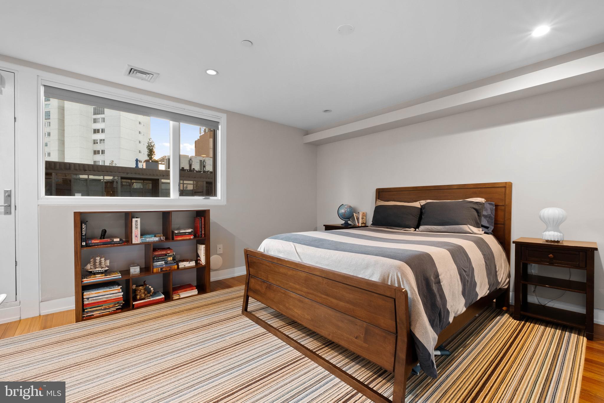 LOGAN SQUARE - Residential