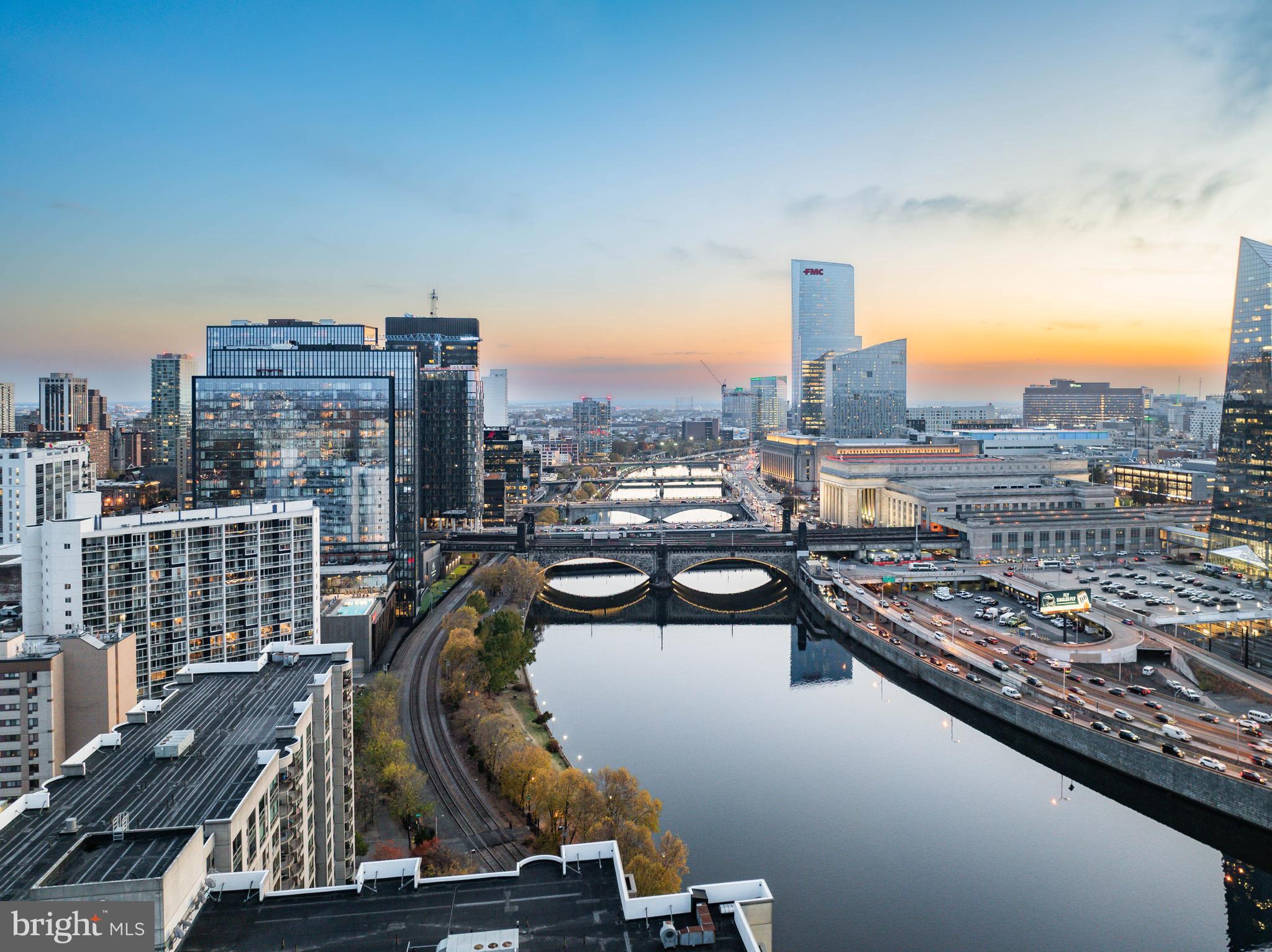 LOGAN SQUARE - Residential