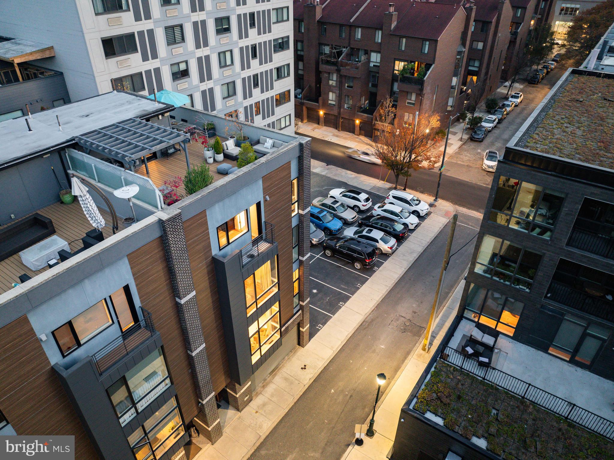 LOGAN SQUARE - Residential