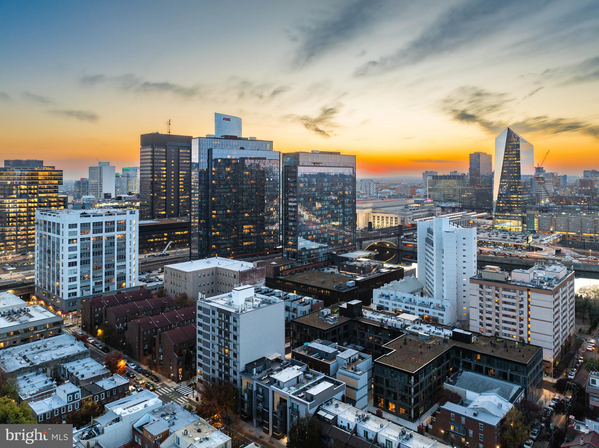 LOGAN SQUARE - Residential