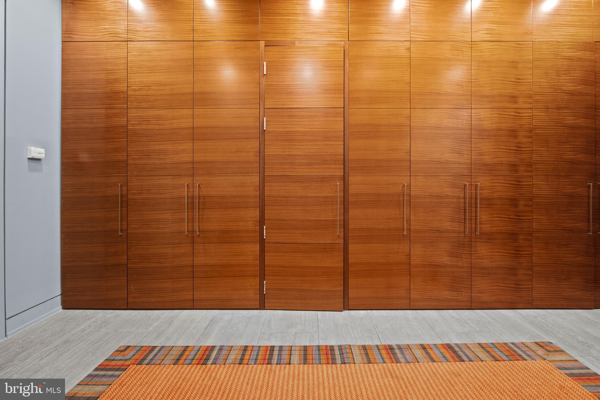 LOGAN SQUARE - Residential