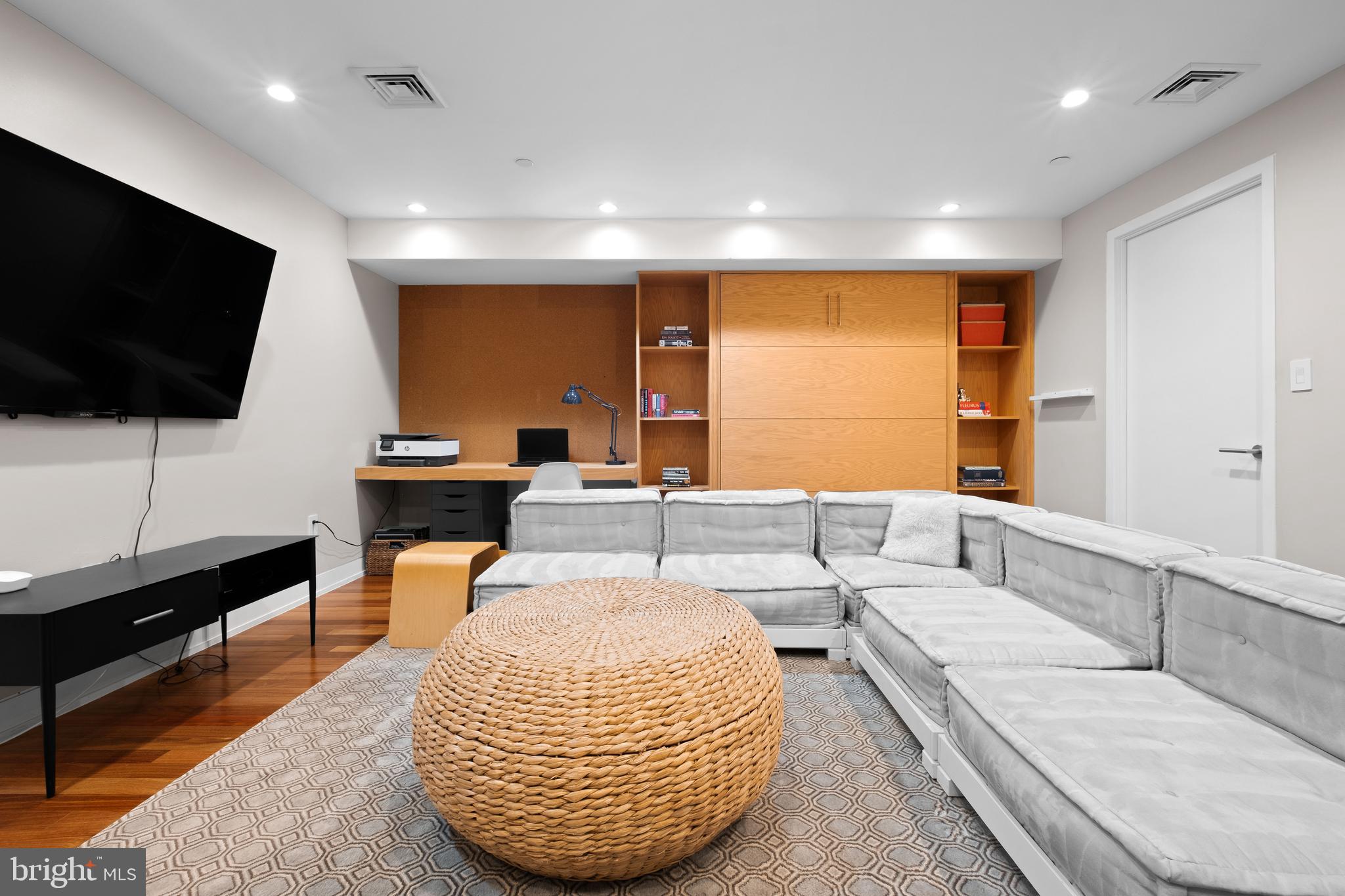 LOGAN SQUARE - Residential