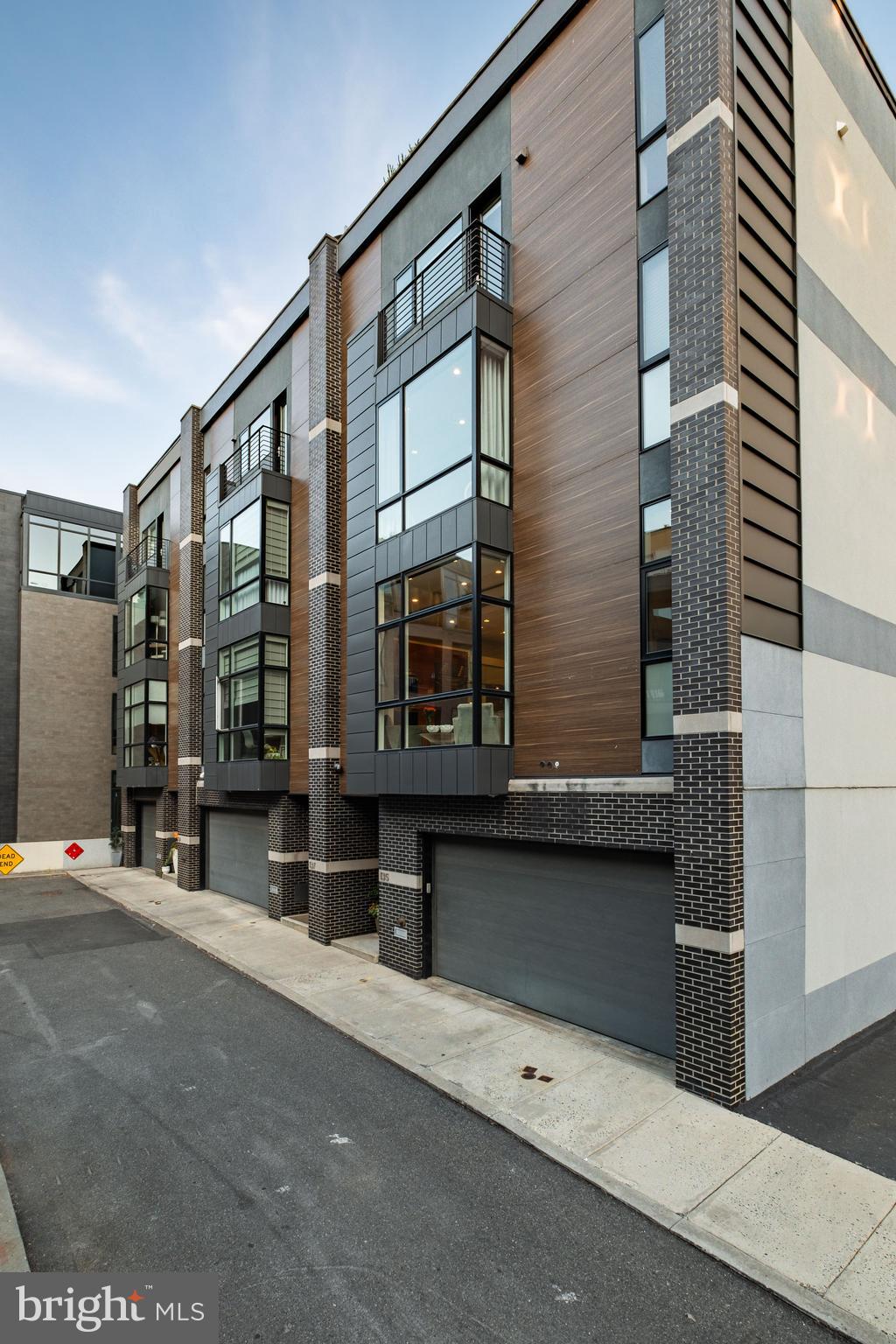 LOGAN SQUARE - Residential