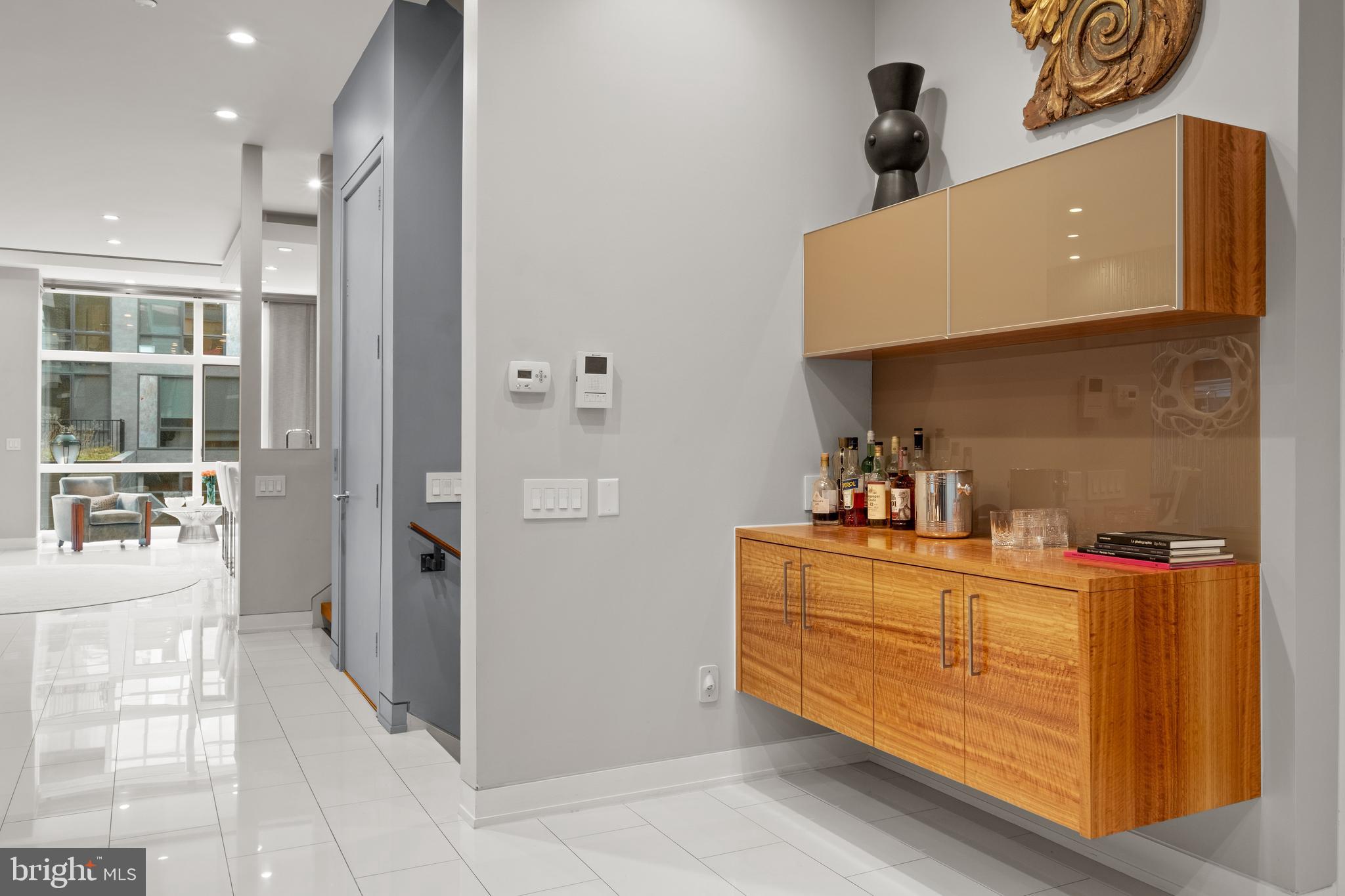 LOGAN SQUARE - Residential