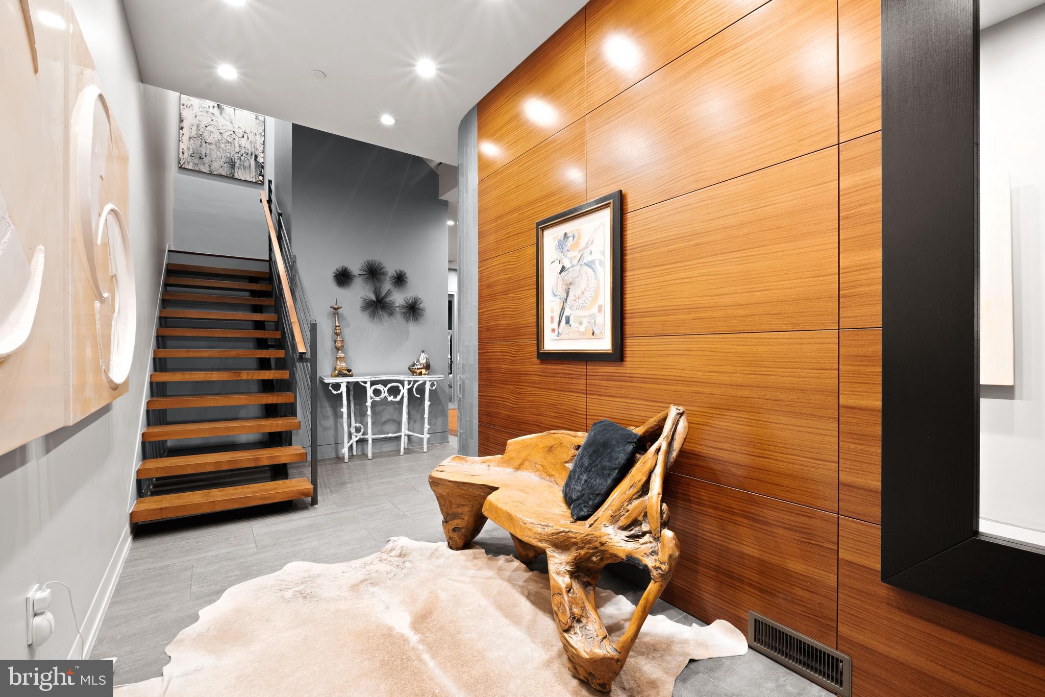 LOGAN SQUARE - Residential