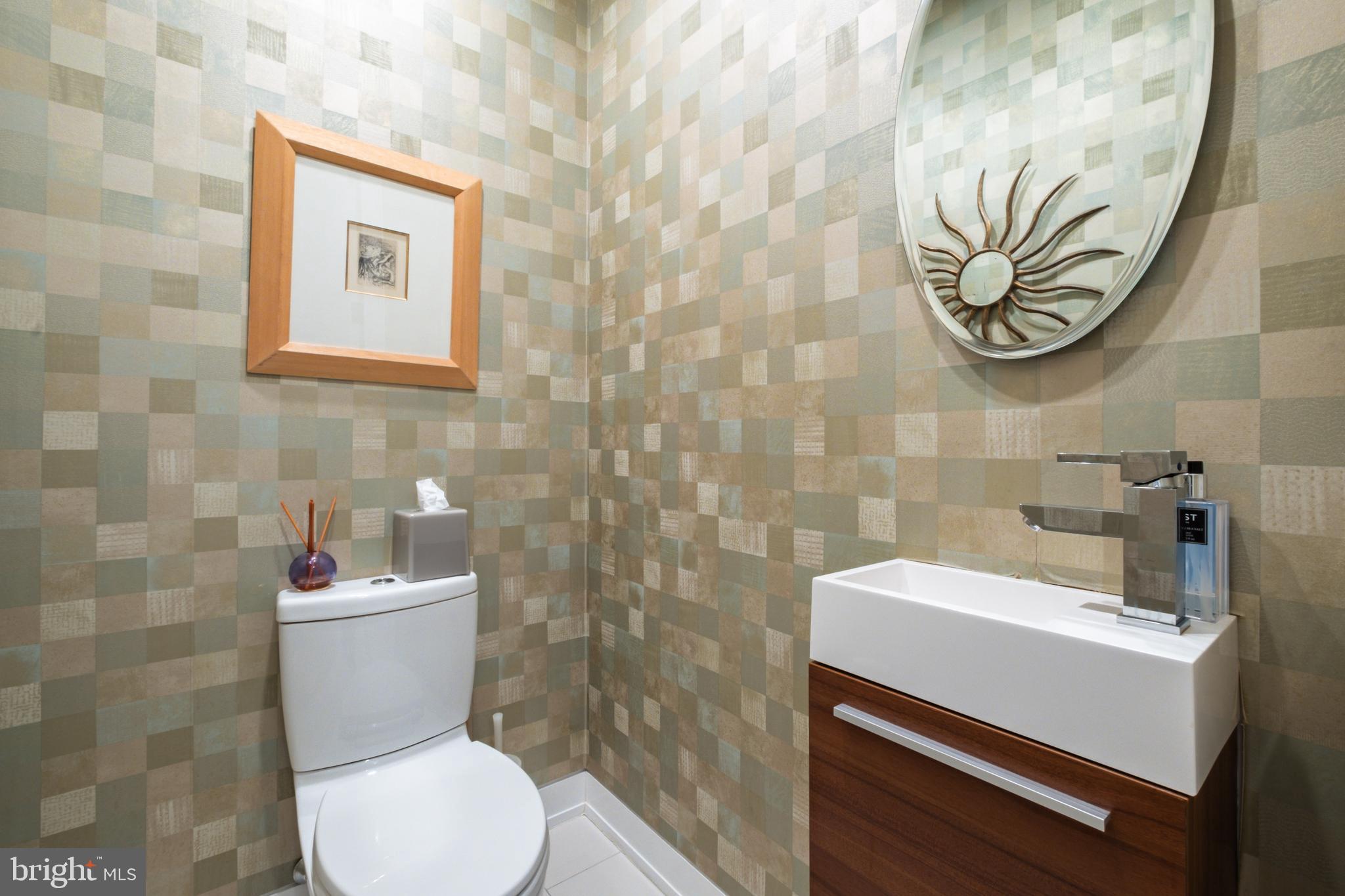 LOGAN SQUARE - Residential