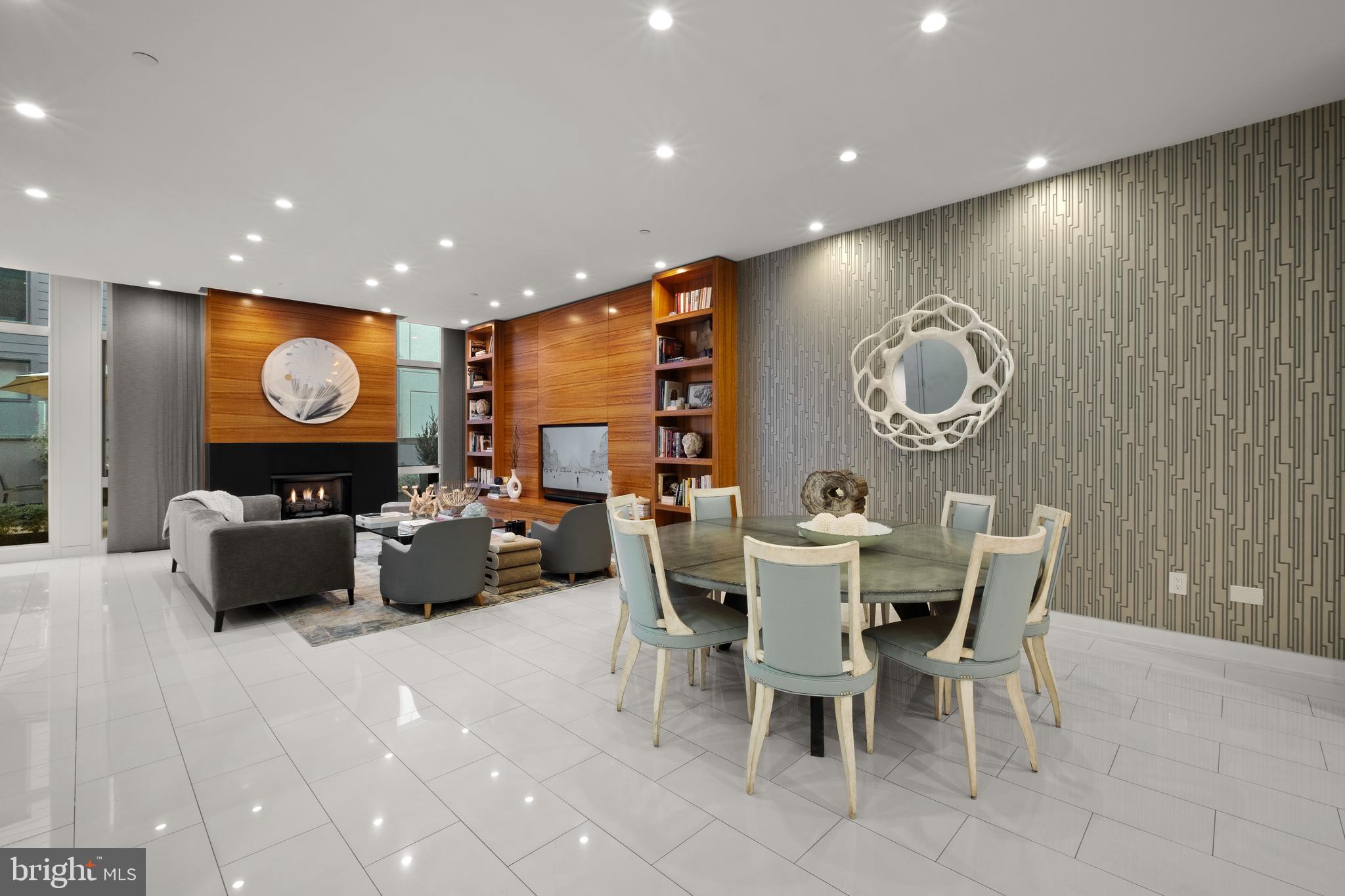 LOGAN SQUARE - Residential