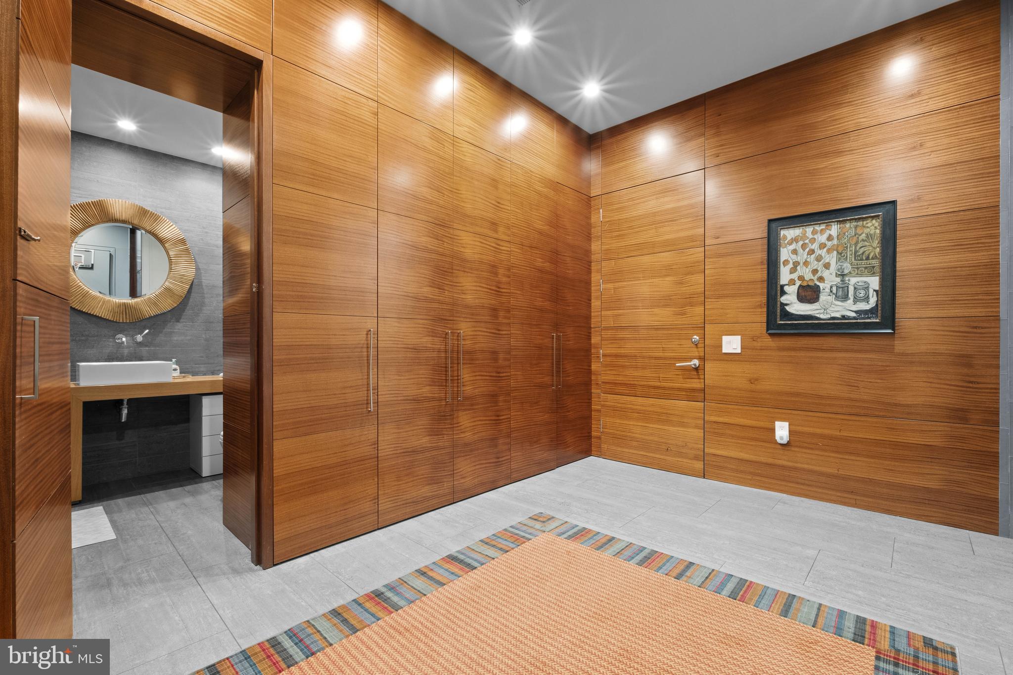 LOGAN SQUARE - Residential