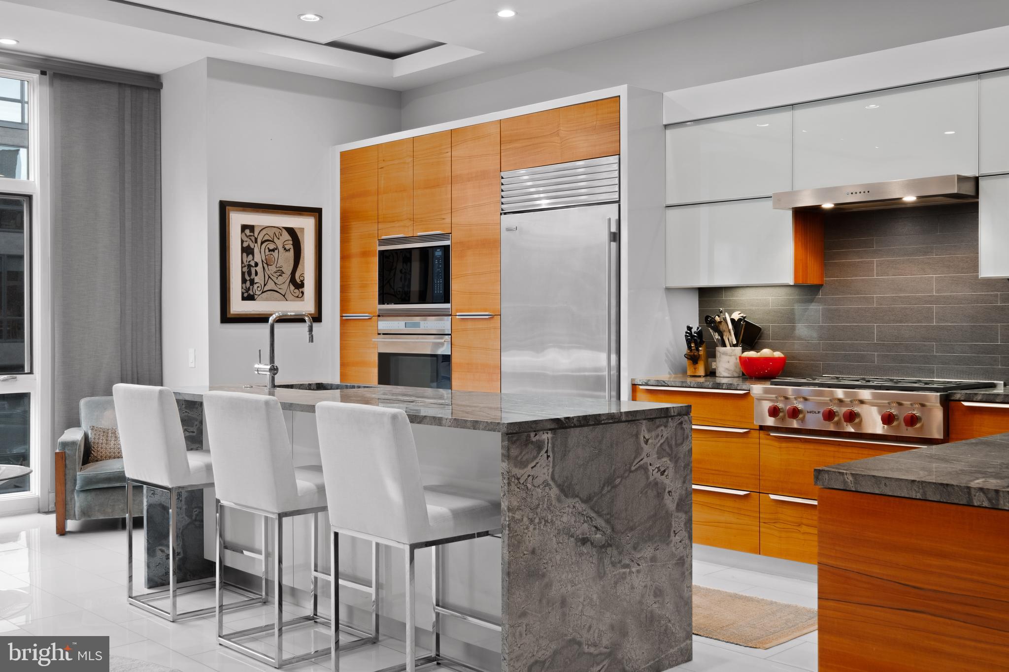 LOGAN SQUARE - Residential