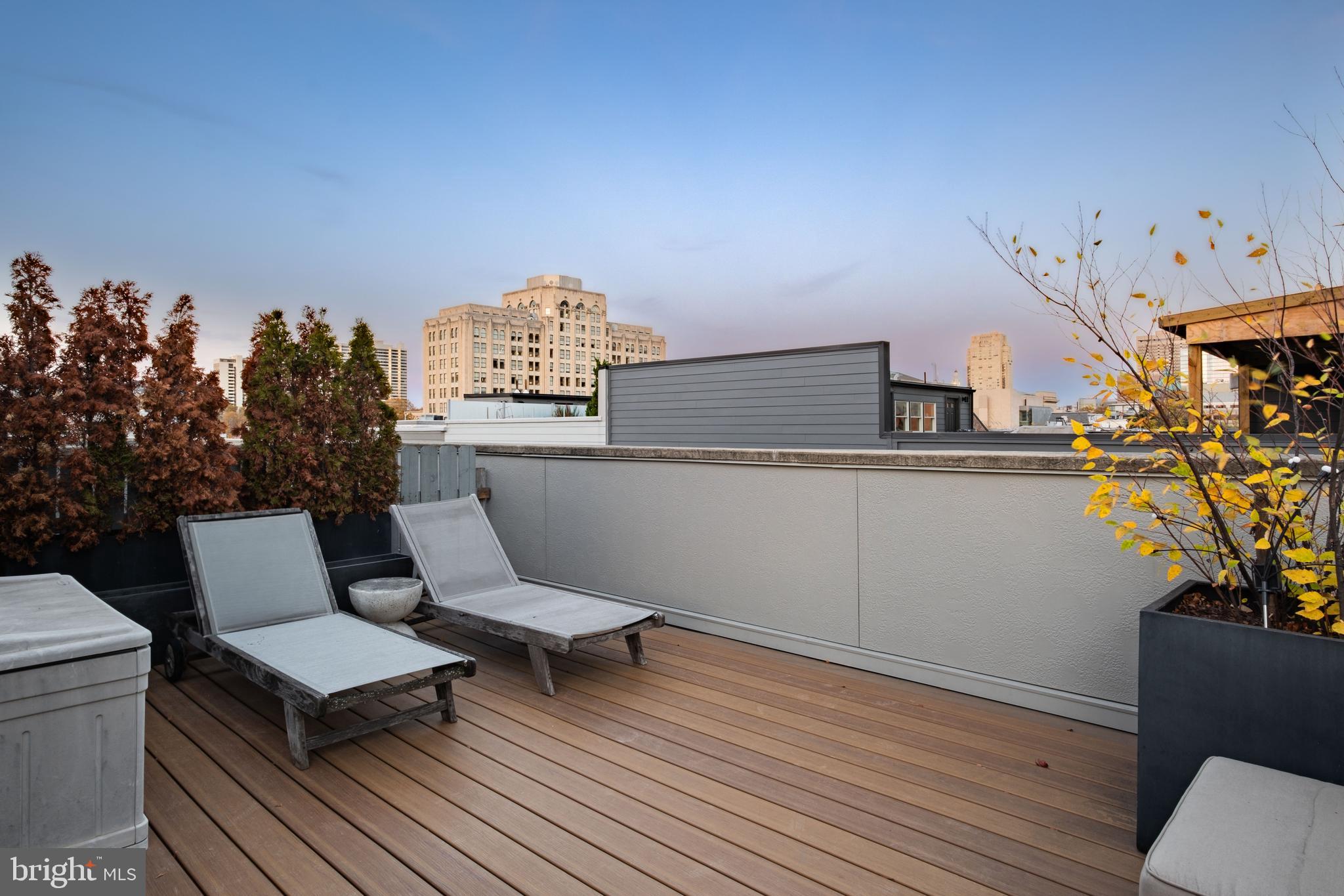 LOGAN SQUARE - Residential