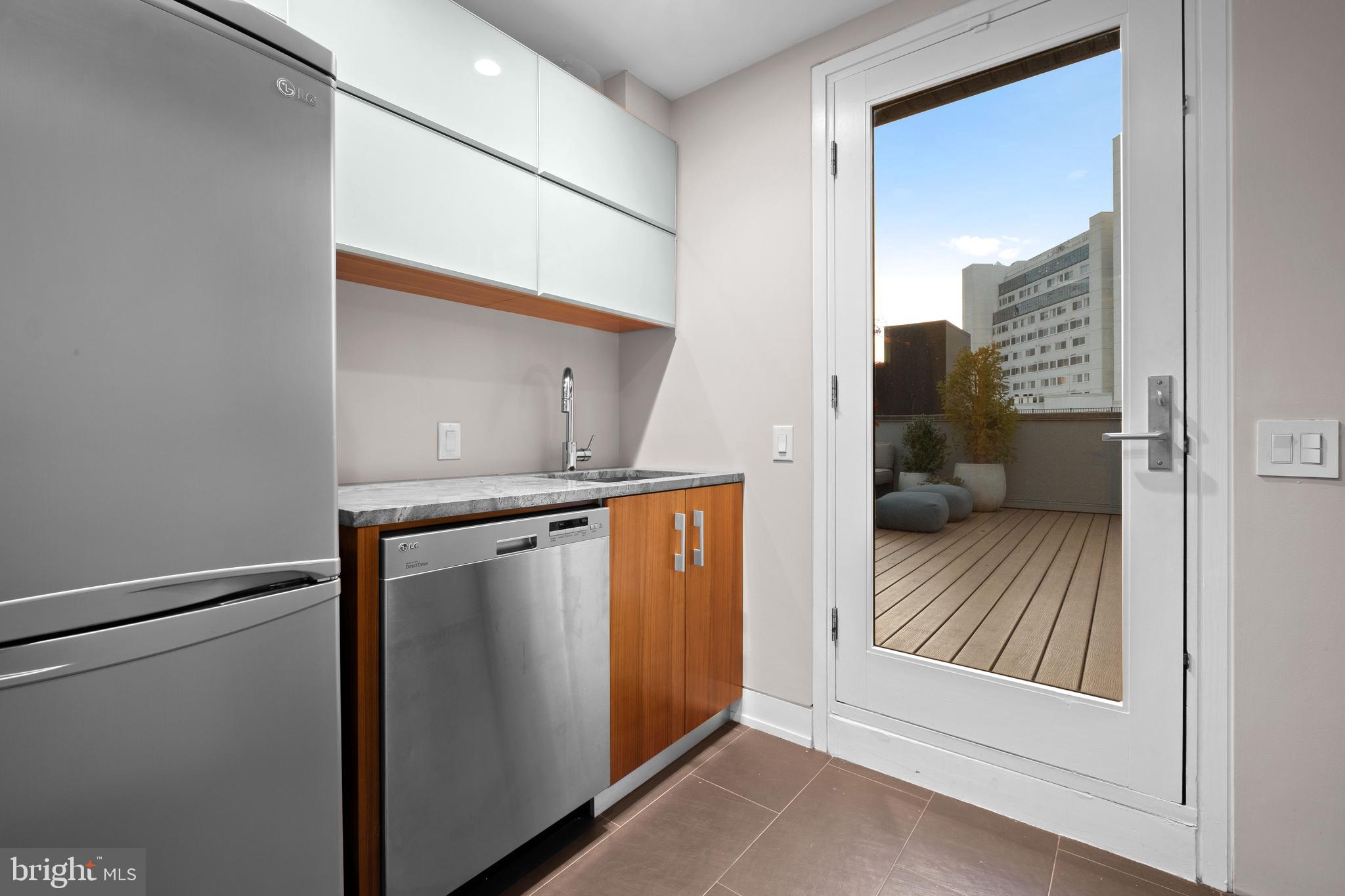 LOGAN SQUARE - Residential