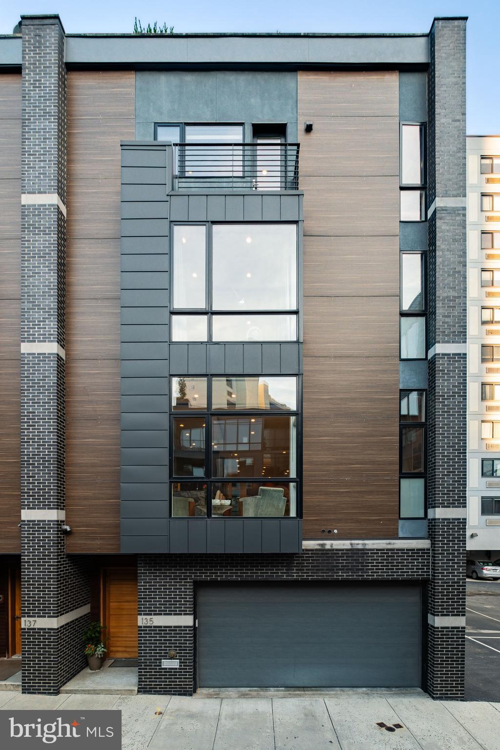 LOGAN SQUARE - Residential