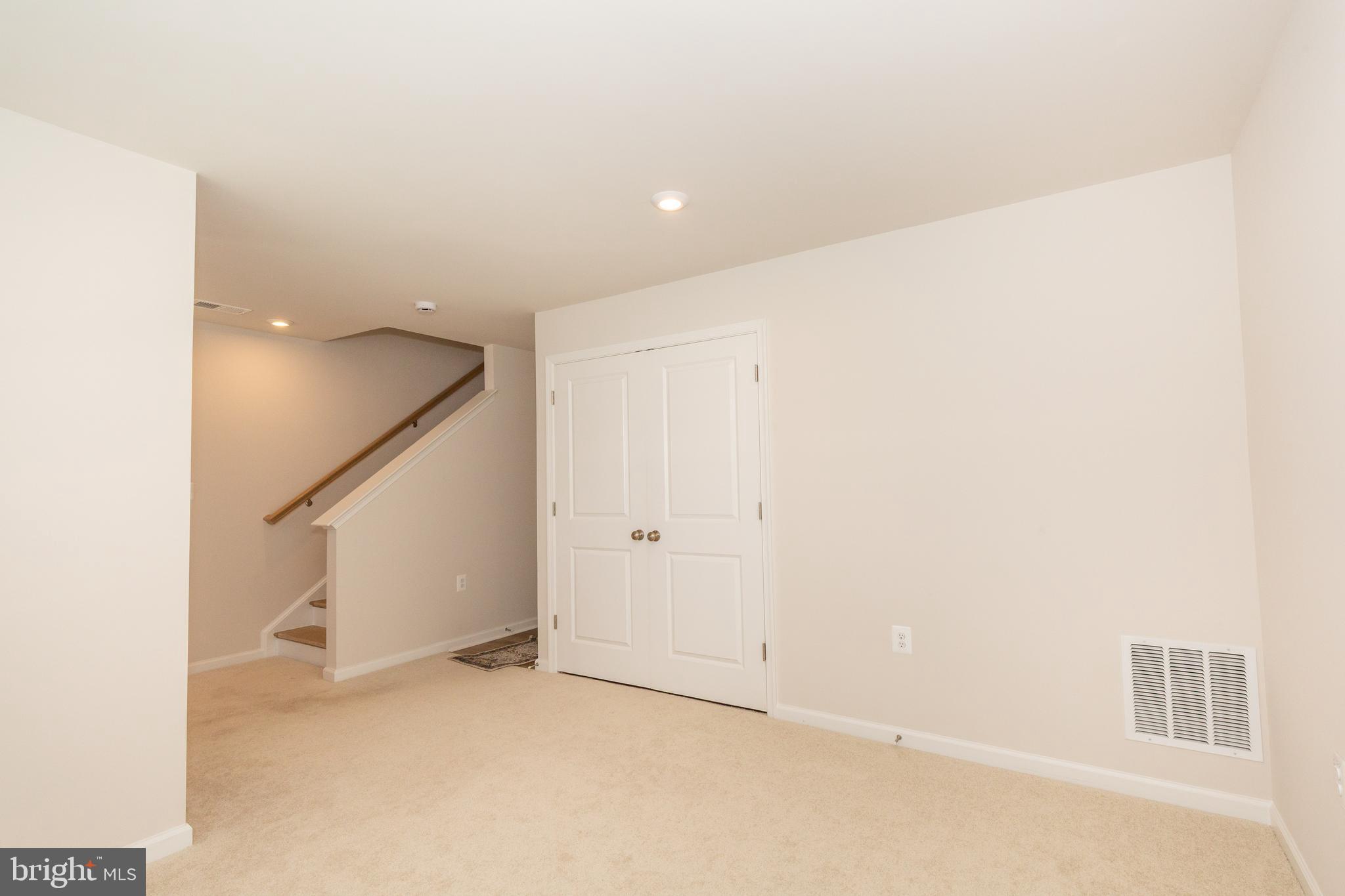 PRESIDENTS POINTE - Residential Lease