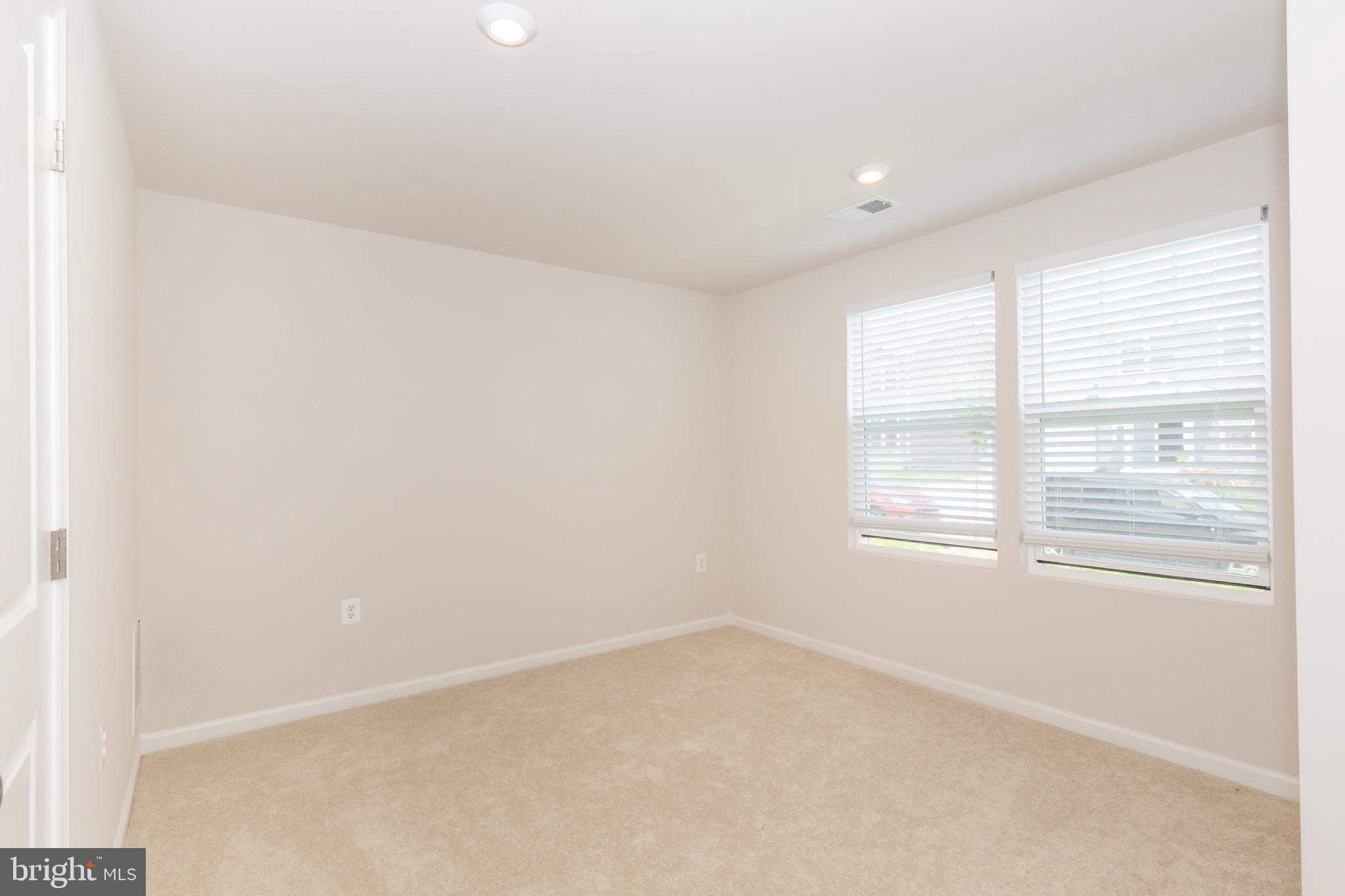 PRESIDENTS POINTE - Residential Lease