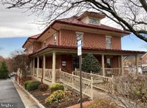 Photo of 847 Station Street, HERNDON, VA 20170 (MLS # VAFX2307150)