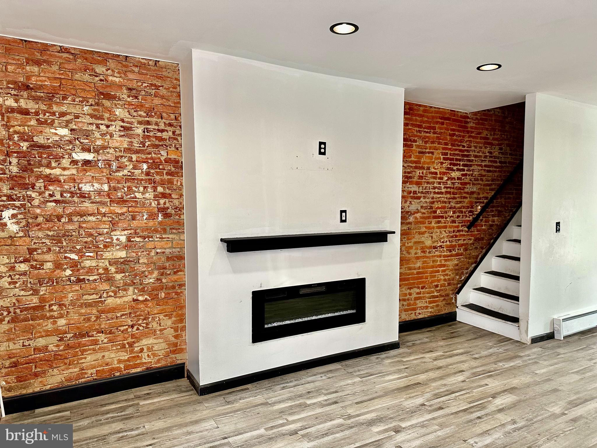 509 E STRAWBERRY STREET
