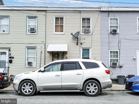 Photo of 729 E Clarke Avenue, YORK, PA 17403 (MLS # PAYK2102178)