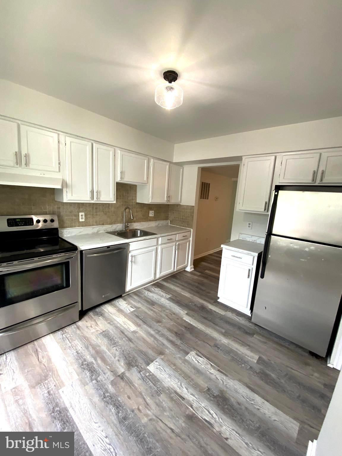 CROMWELL STATION - Residential Lease