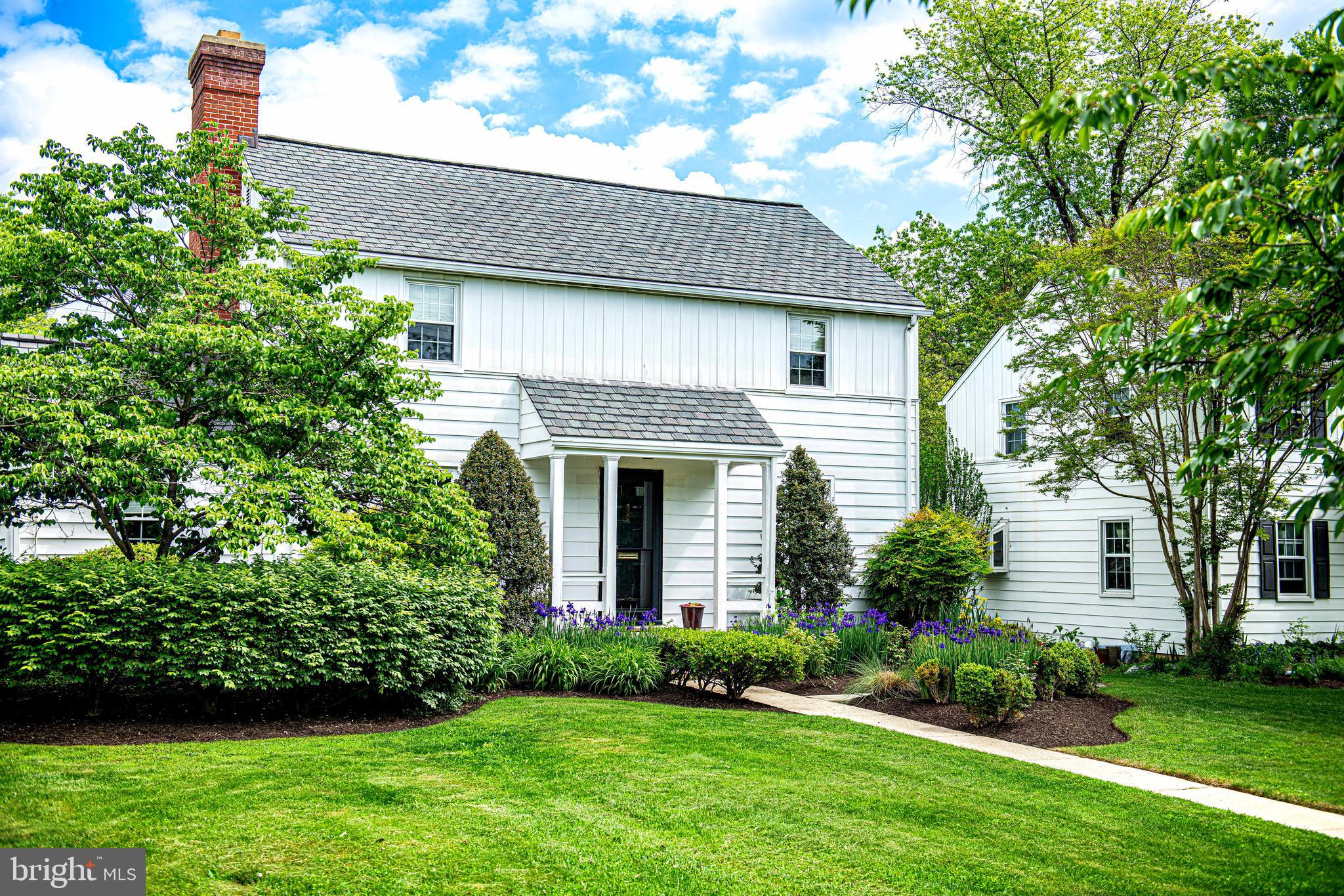 122 E LAKE AVENUE