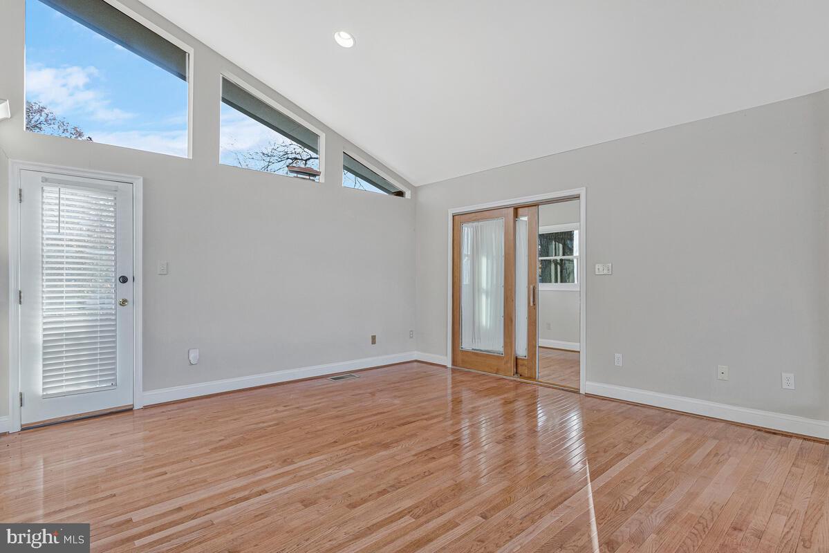 DEALE BEACH - Residential