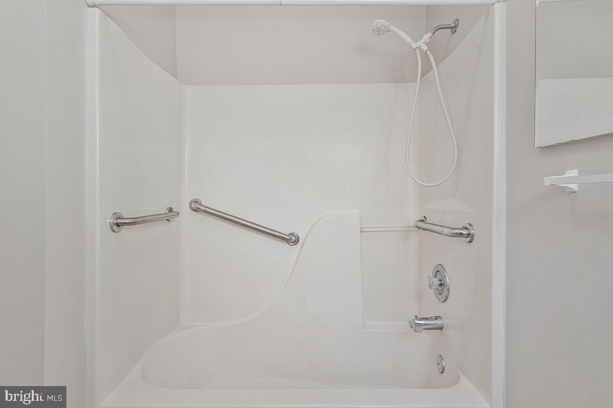 DEALE BEACH - Residential